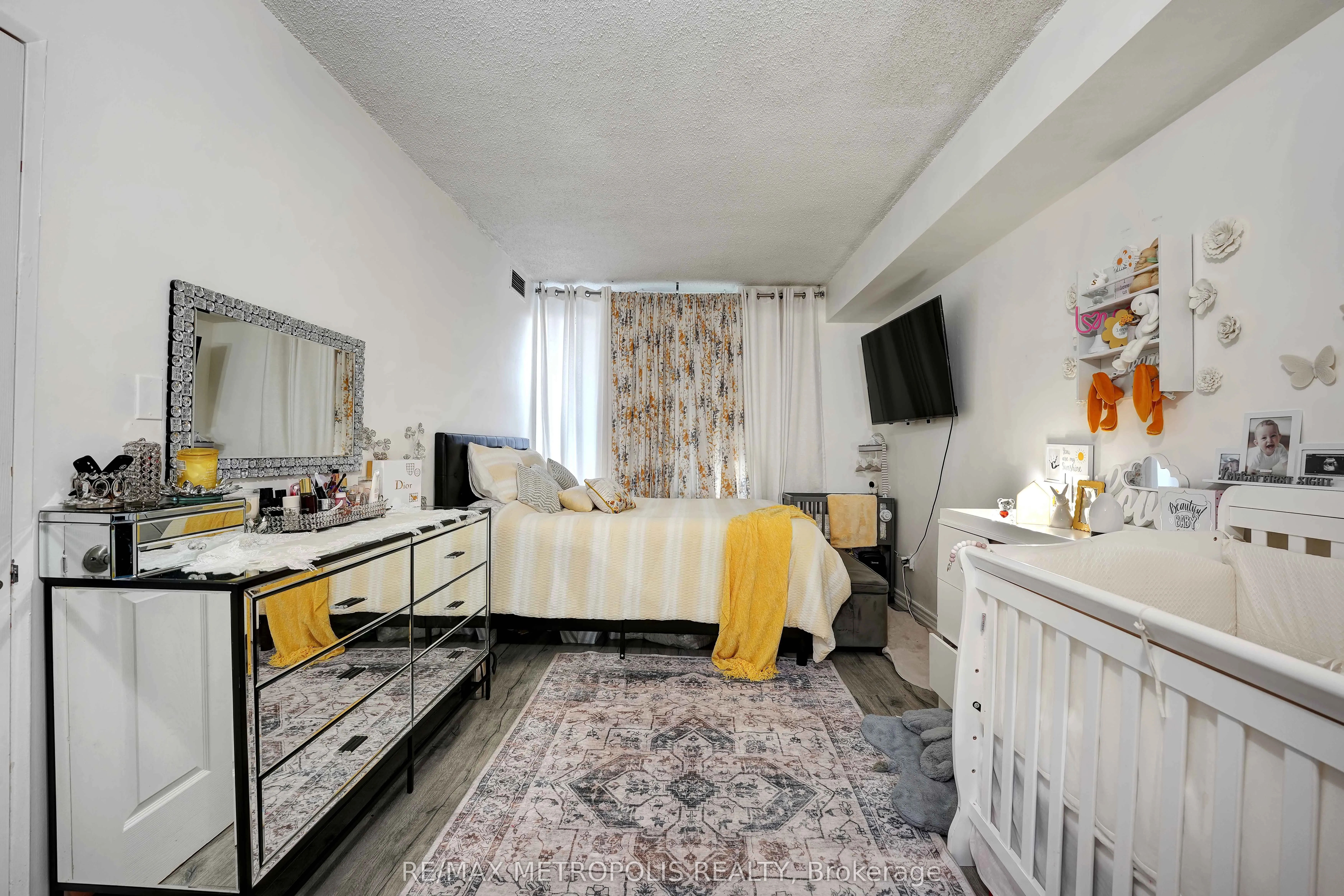 410 Mclevin Avenue, #1011