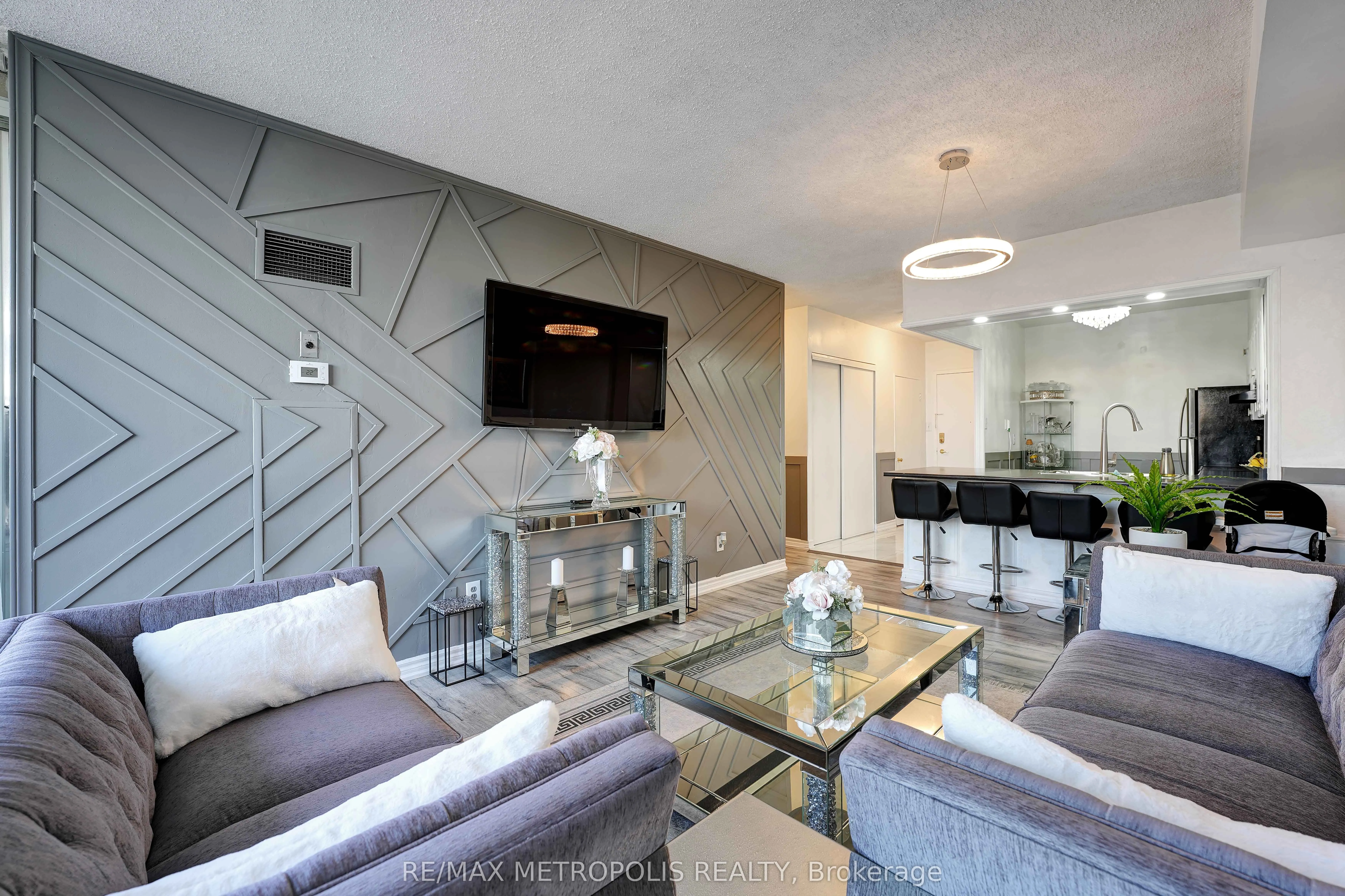 410 Mclevin Avenue, #1011