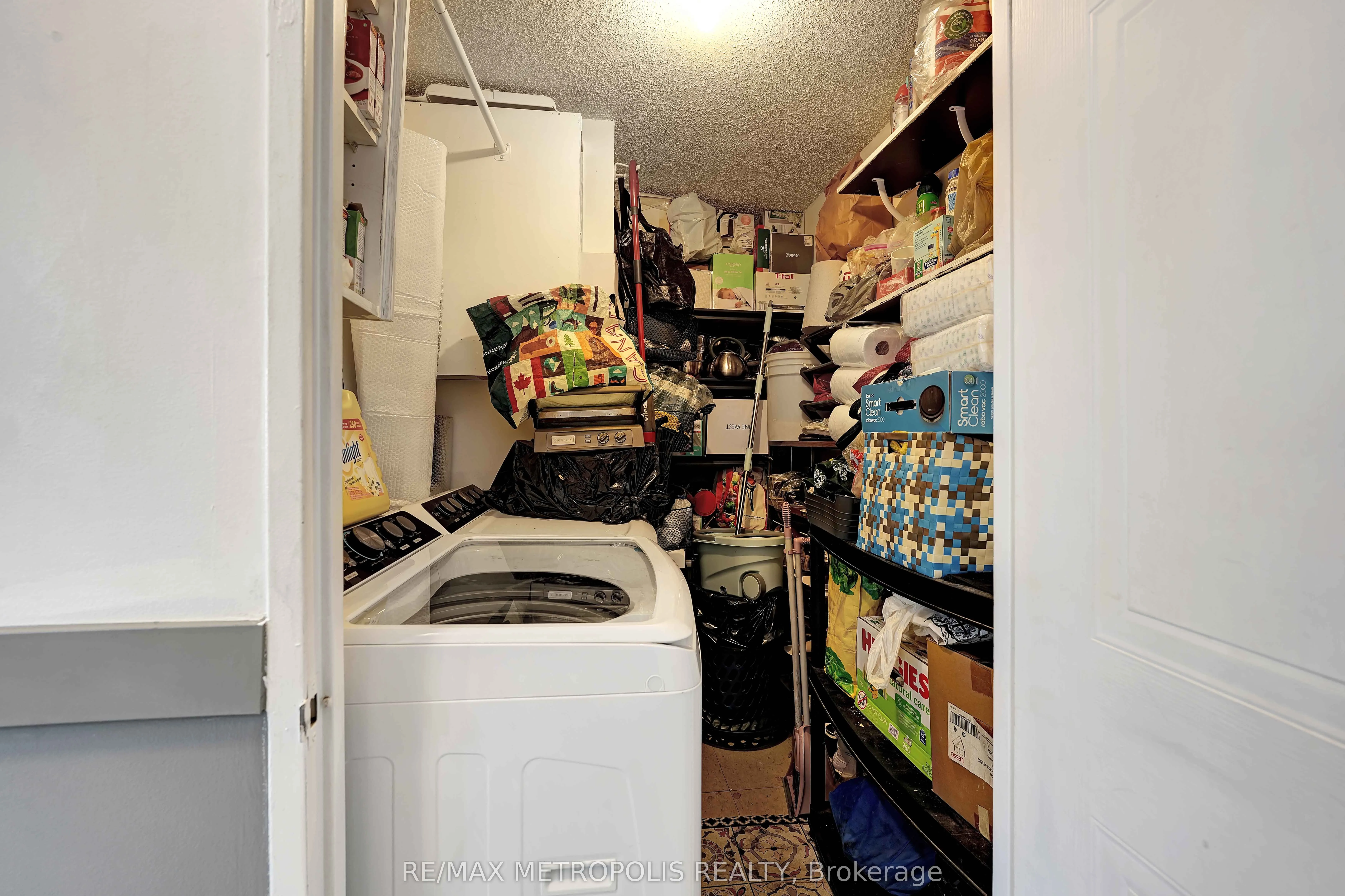 410 Mclevin Avenue, #1011