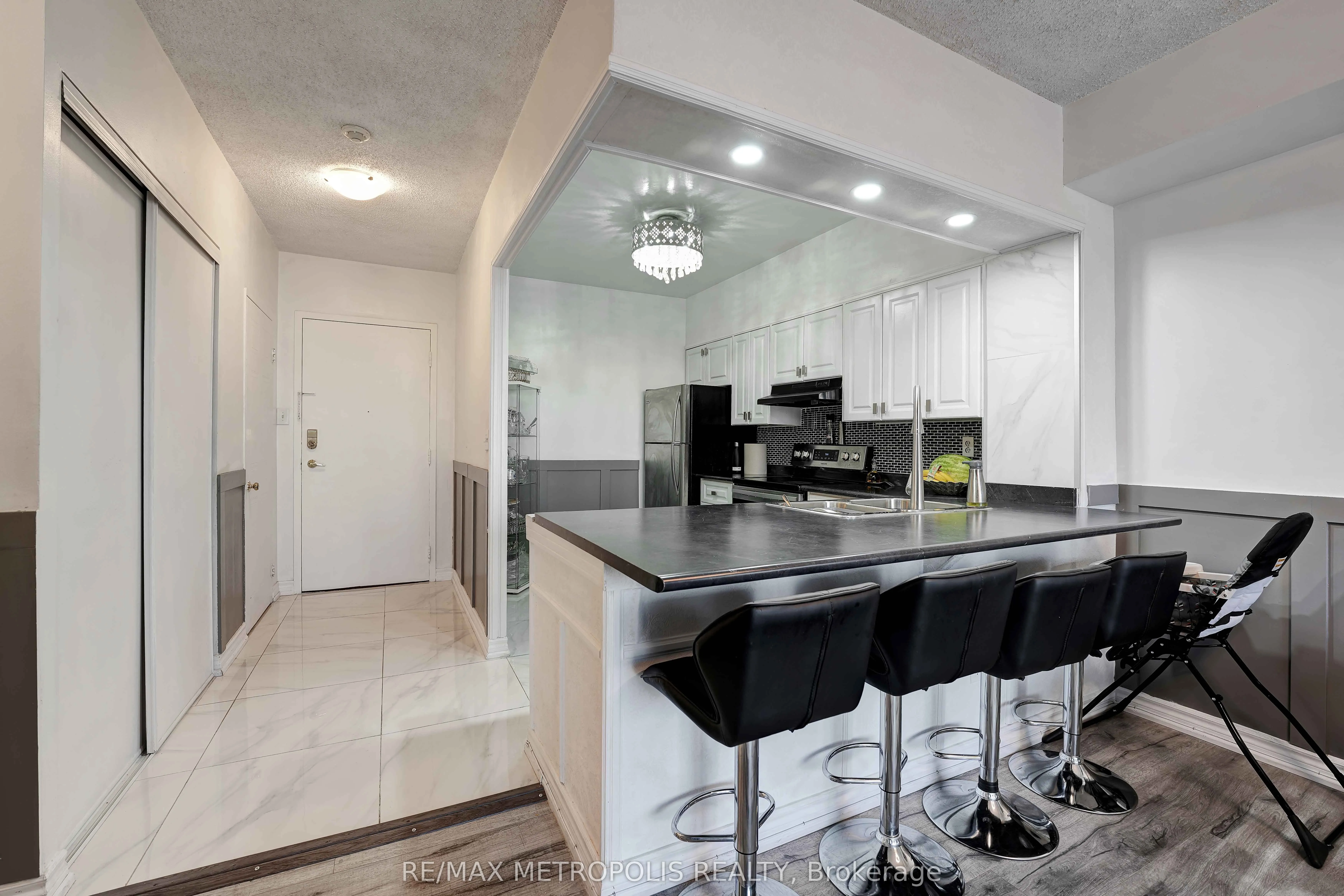 410 Mclevin Avenue, #1011