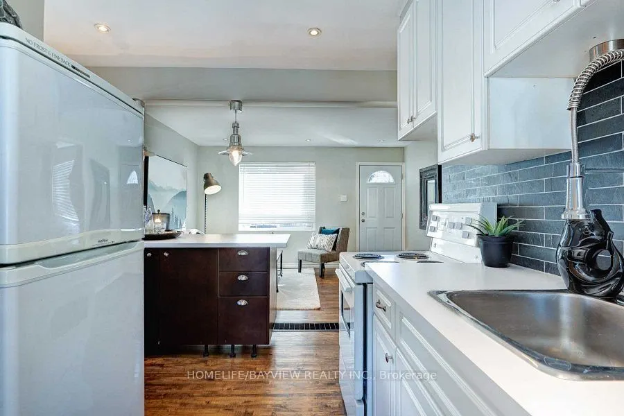 66 Squires Avenue, #MAIN