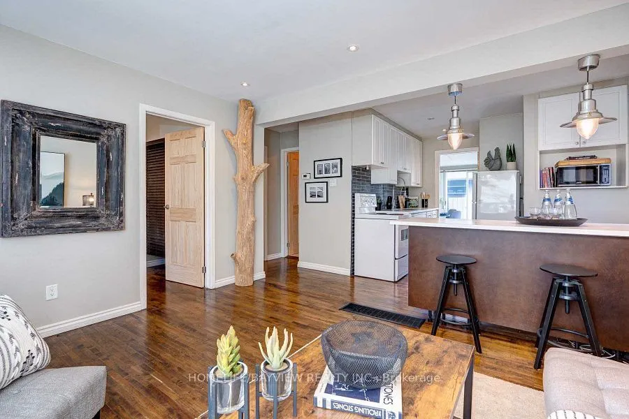 66 Squires Avenue, #MAIN