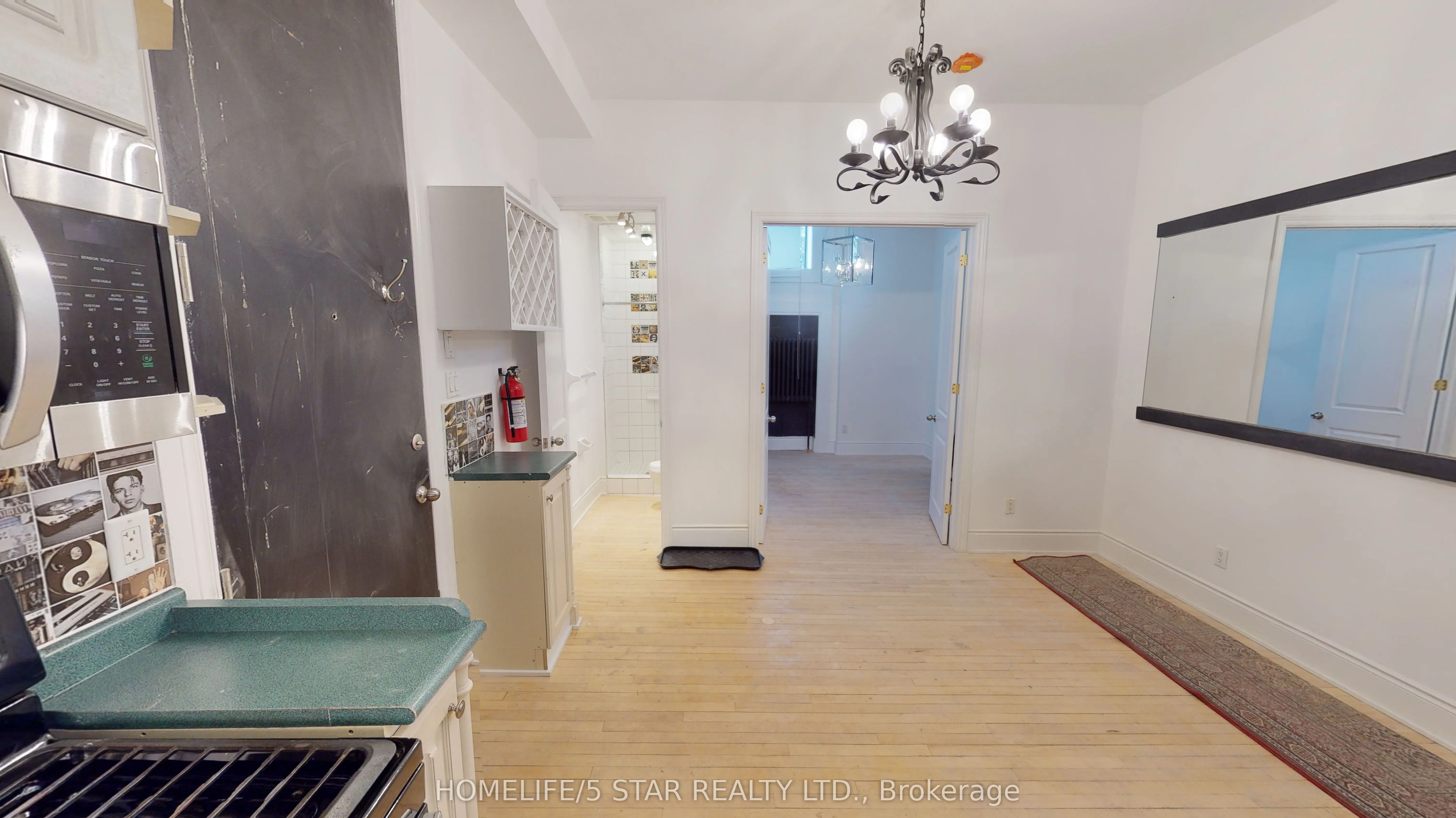 1152 Gerrard Street E, #208