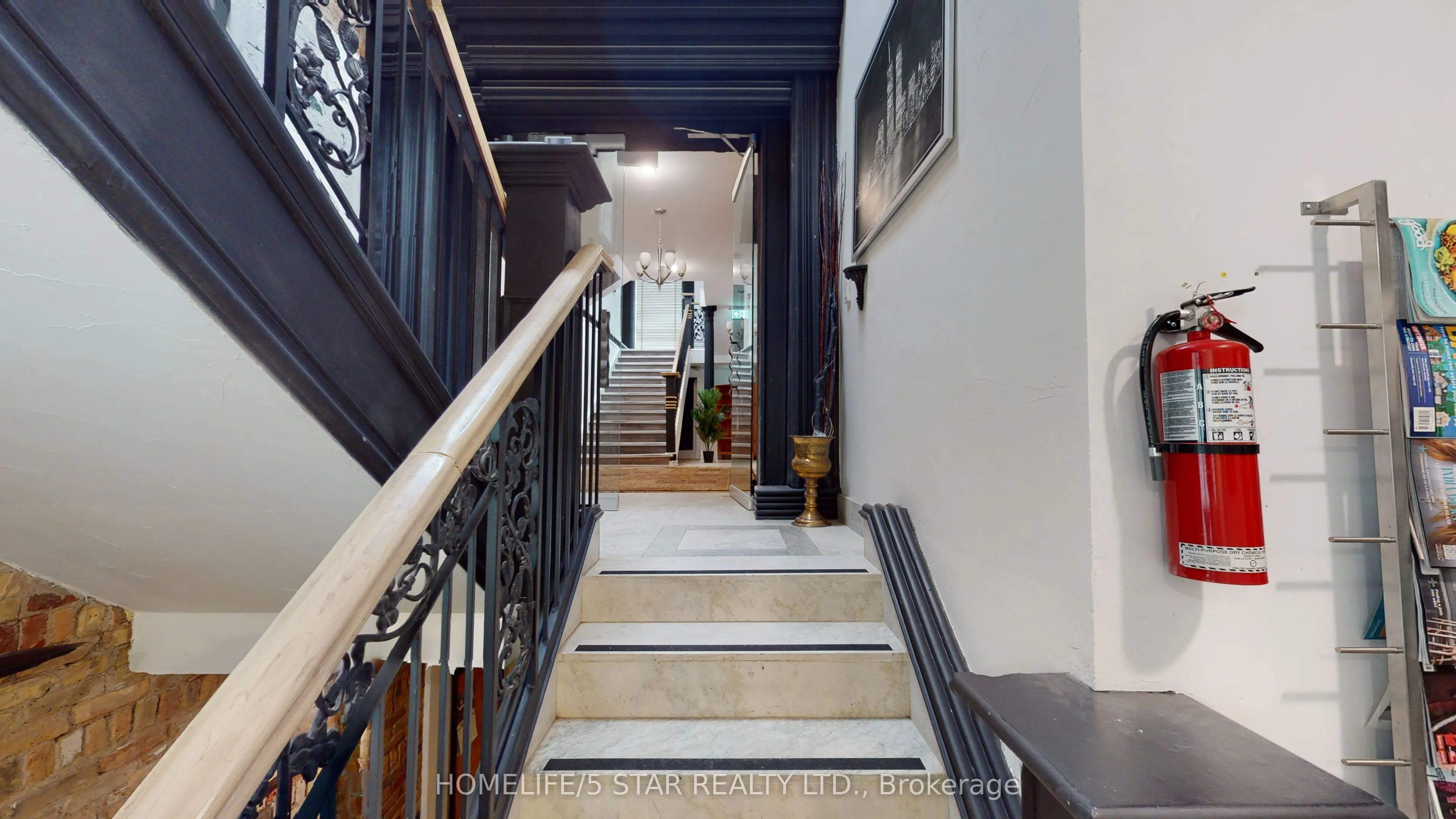 1152 Gerrard Street E, #208