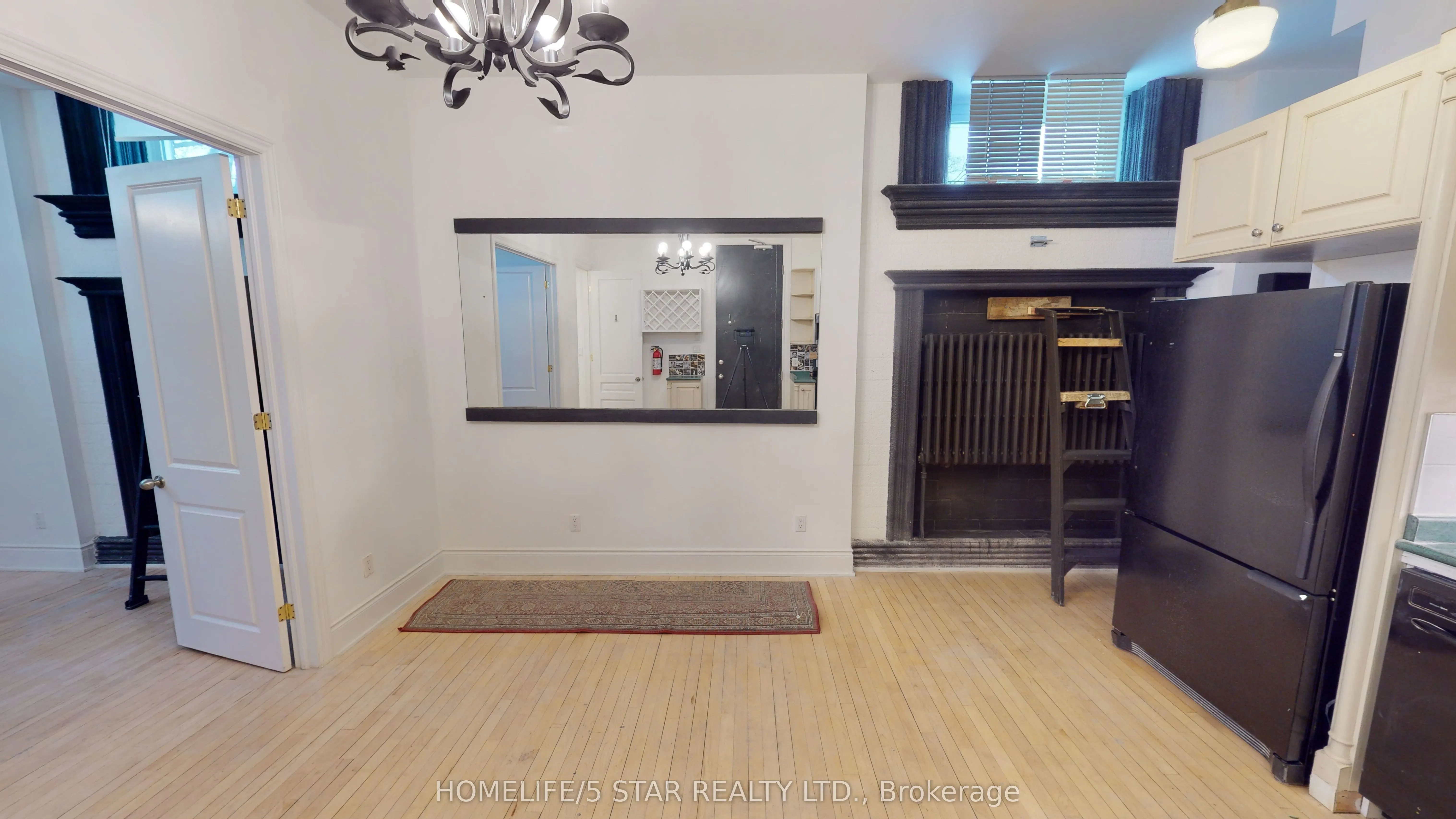 1152 Gerrard Street E, #208