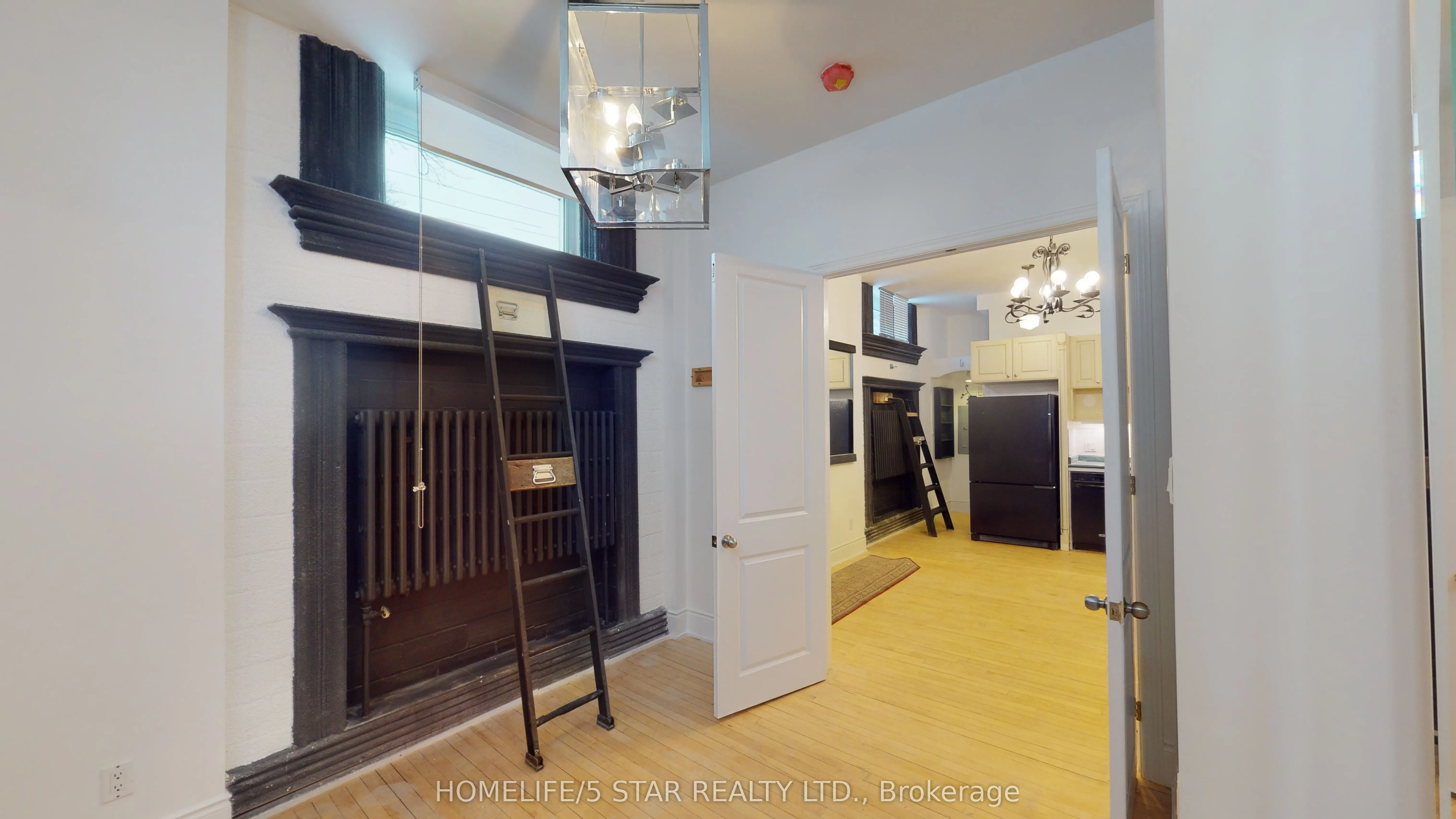 1152 Gerrard Street E, #208
