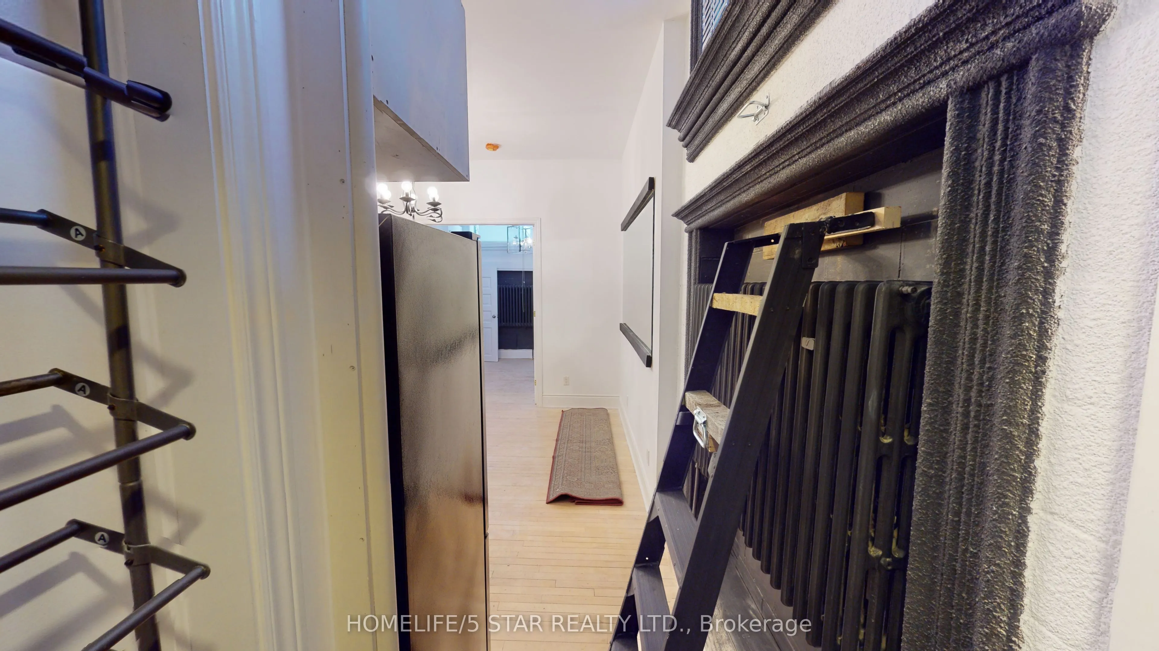 1152 Gerrard Street E, #208