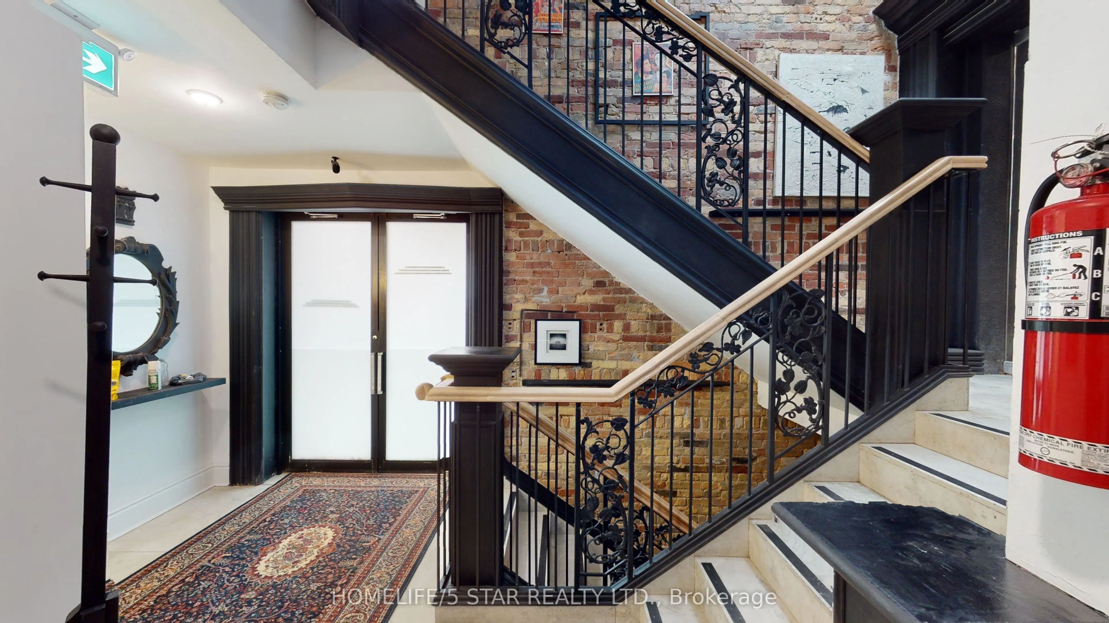 1152 Gerrard Street E, #208