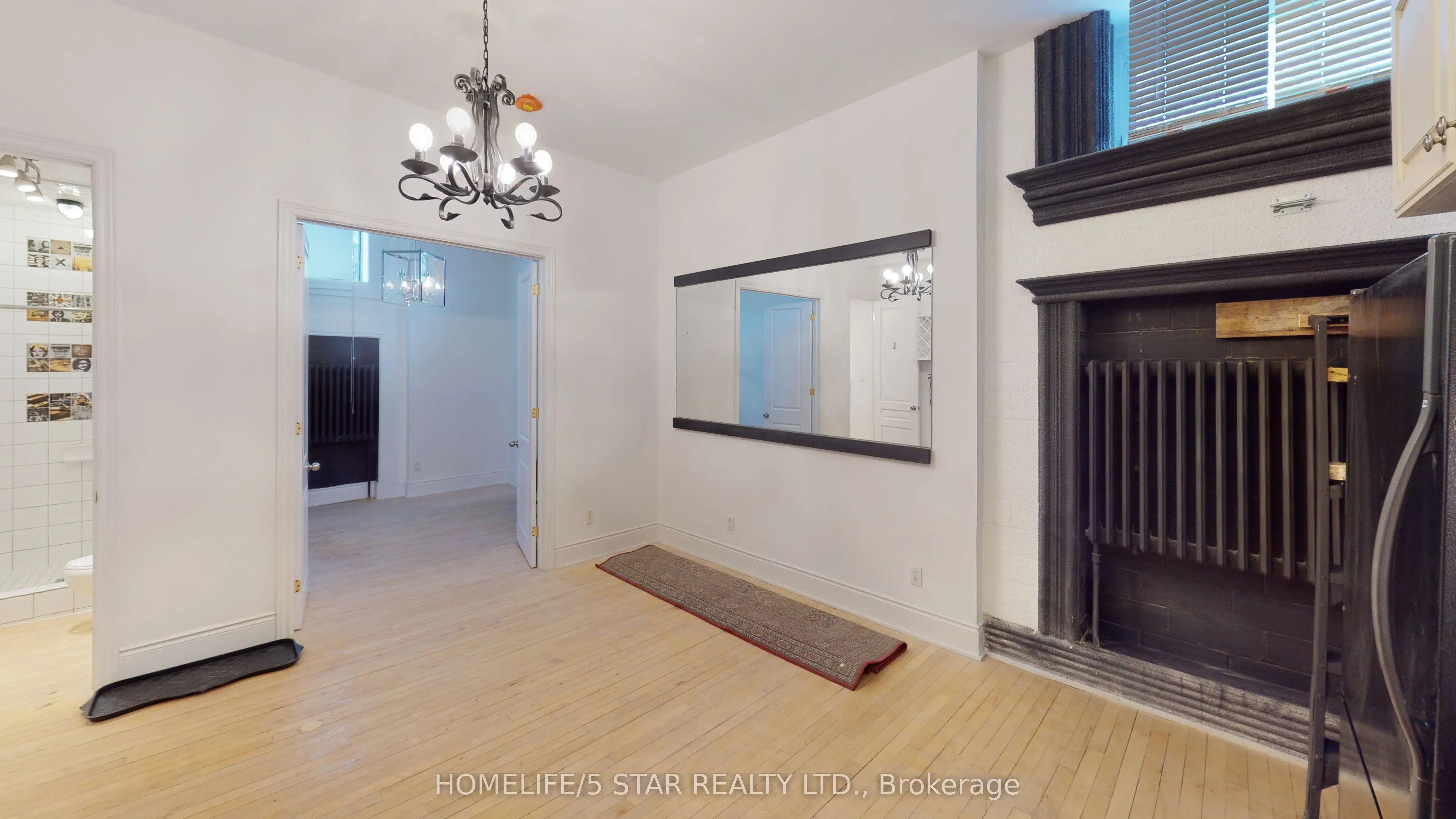 1152 Gerrard Street E, #208