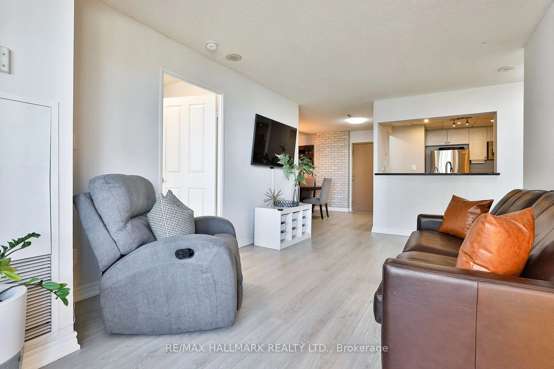 88 Corporate Drive, #1602