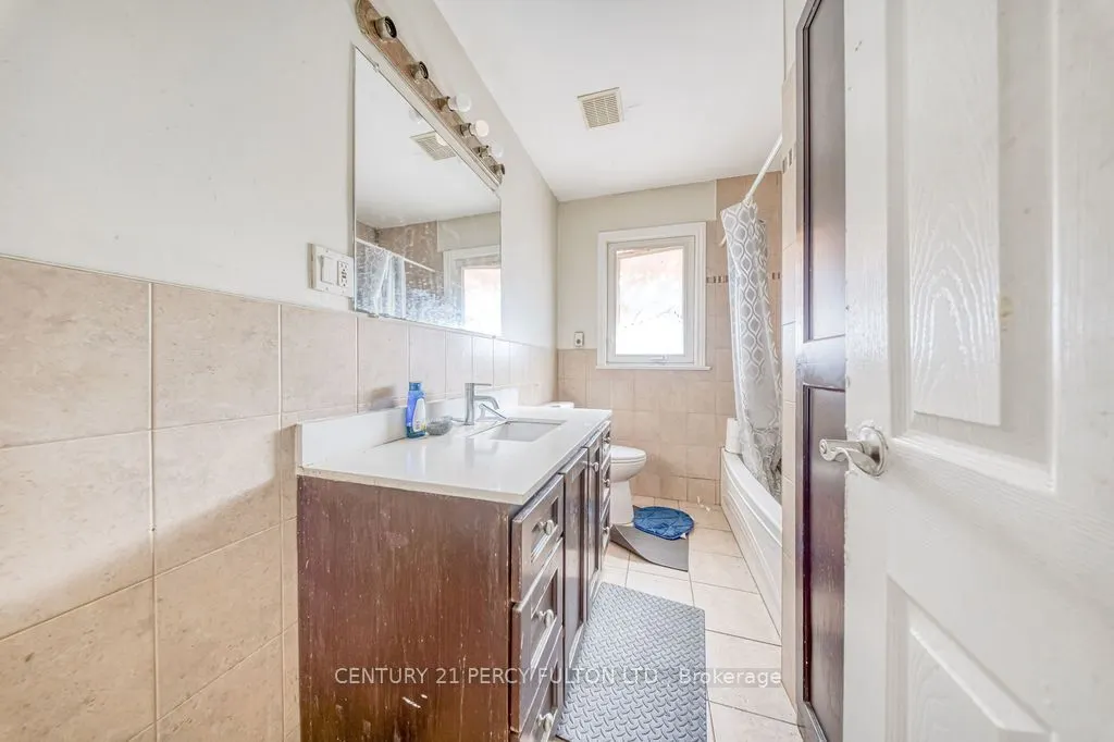 63 Hiscock Boulevard