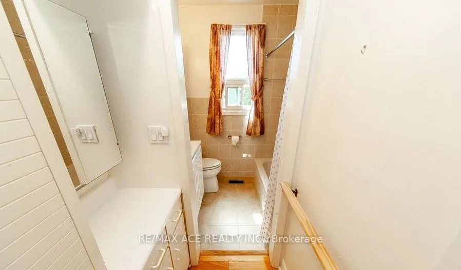 61 Lord Roberts Drive, #Main