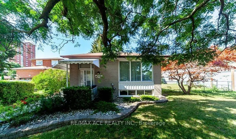 61 Lord Roberts Drive, #Main