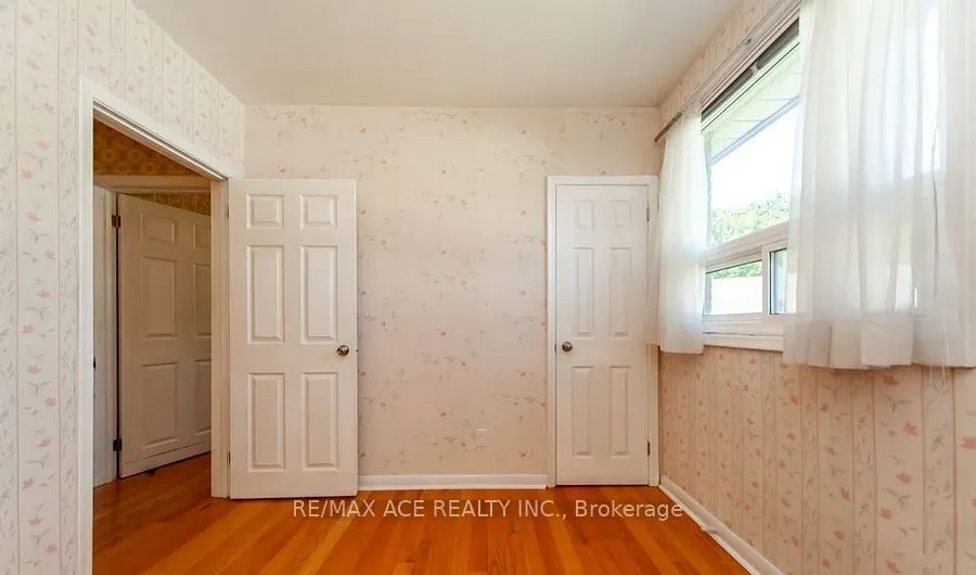 61 Lord Roberts Drive, #Main