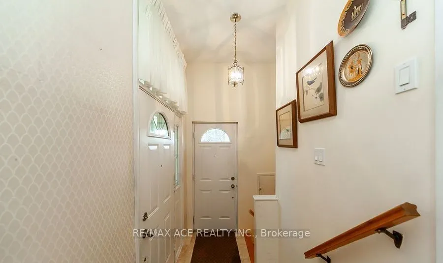 61 Lord Roberts Drive, #Main