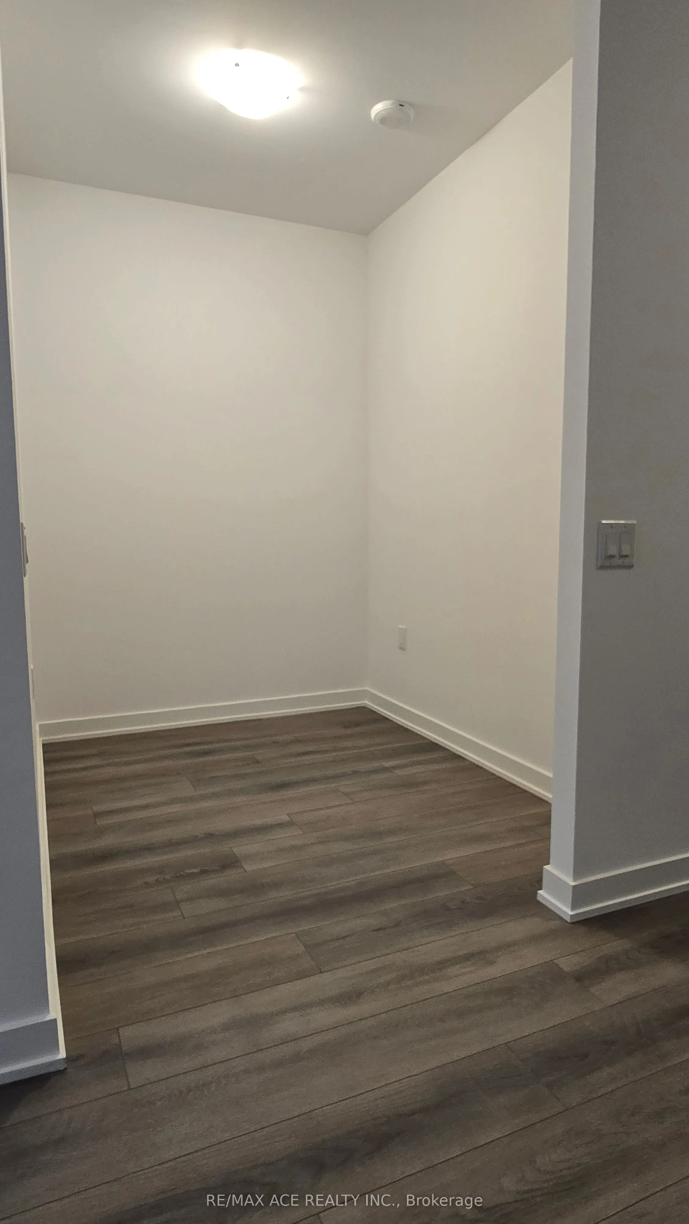 7439 Kingston Road, #321