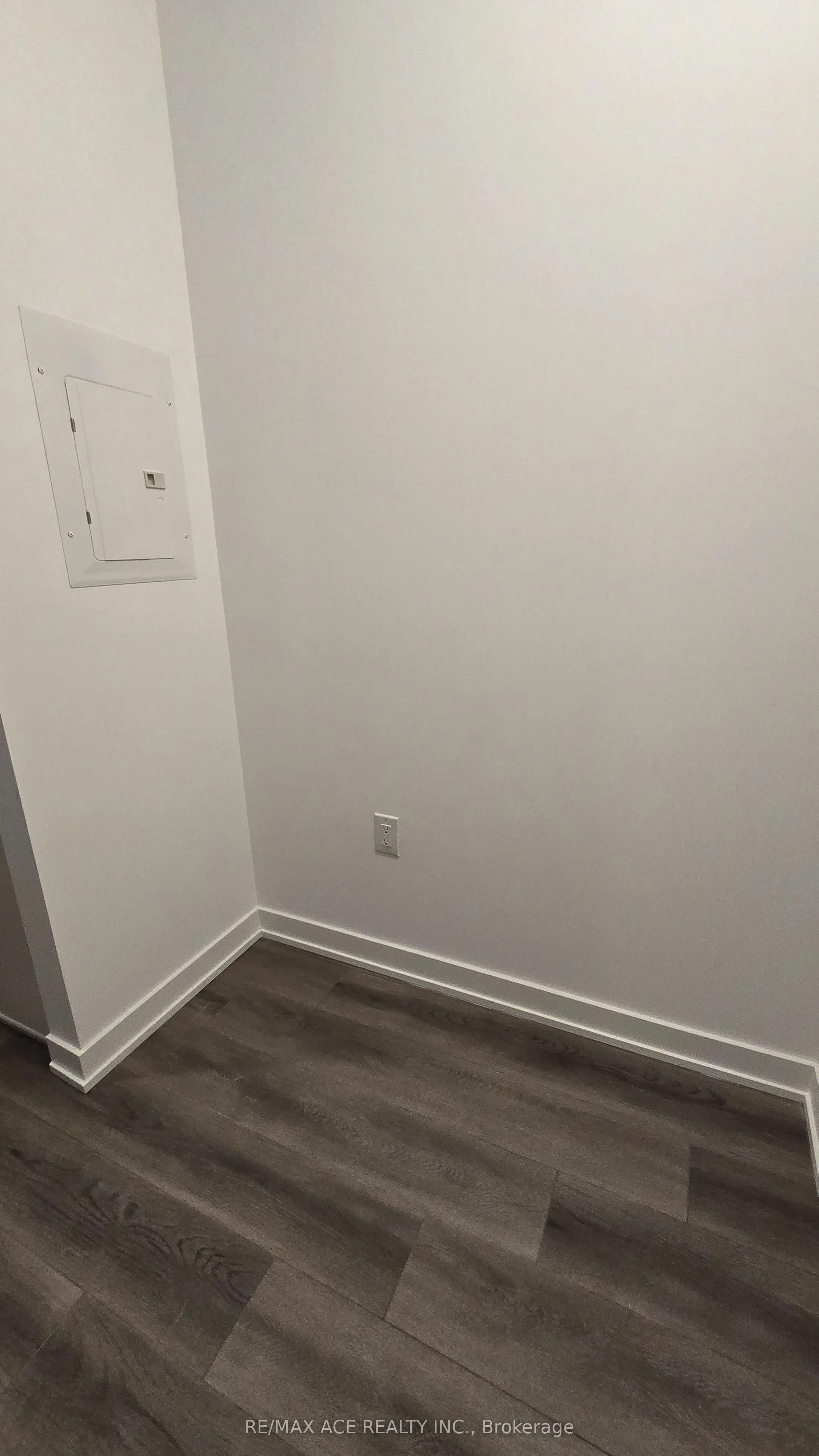 7439 Kingston Road, #321