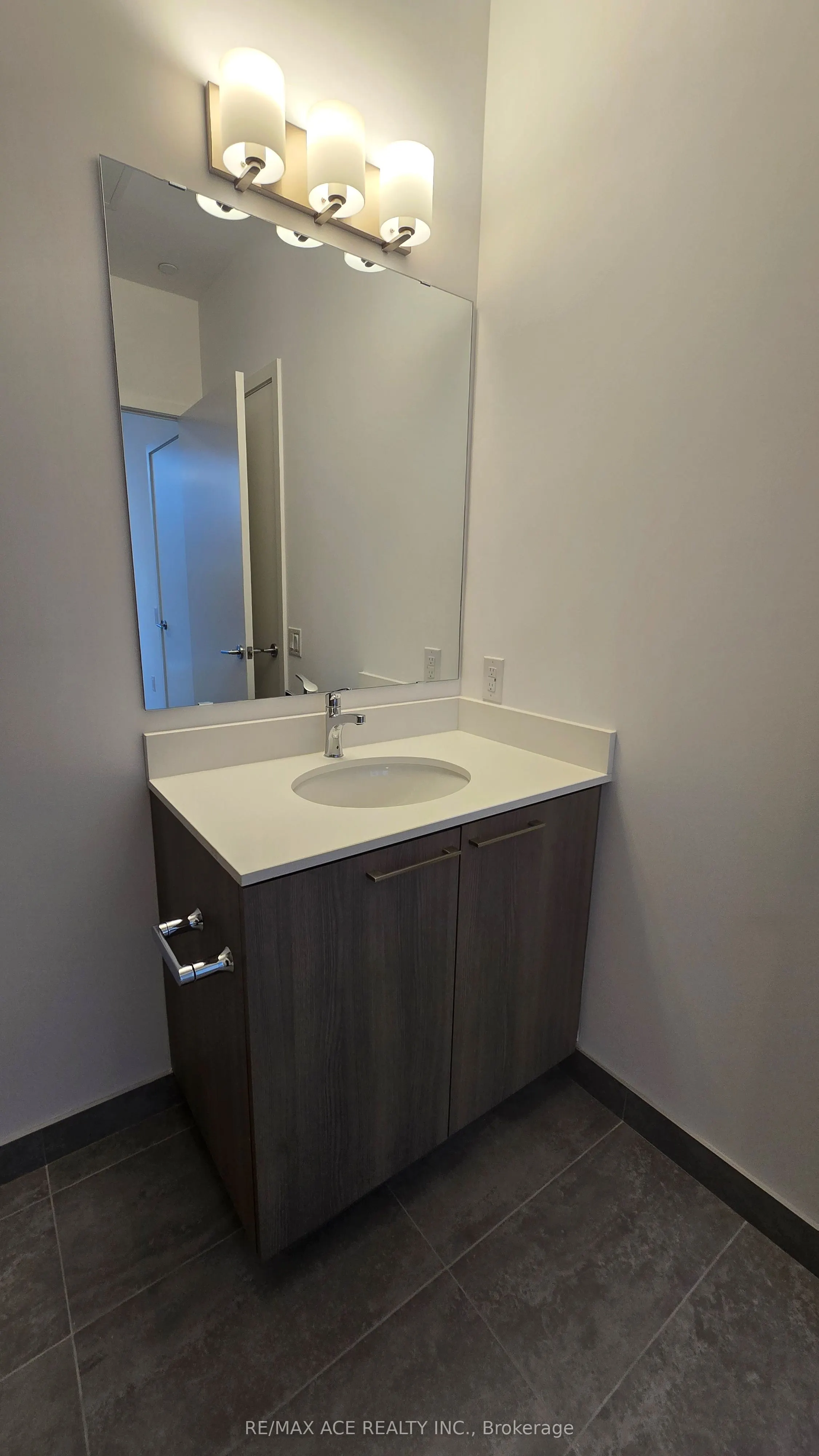 7439 Kingston Road, #321