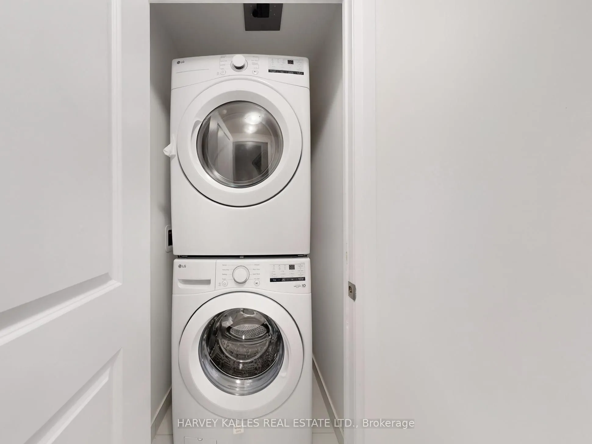 3260 Sheppard Avenue E, #1402