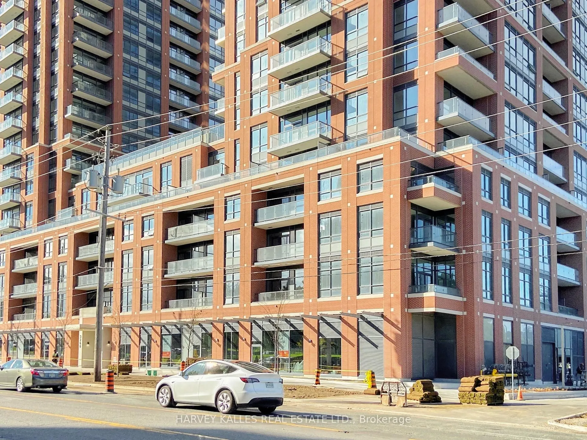 3260 Sheppard Avenue E, #1402