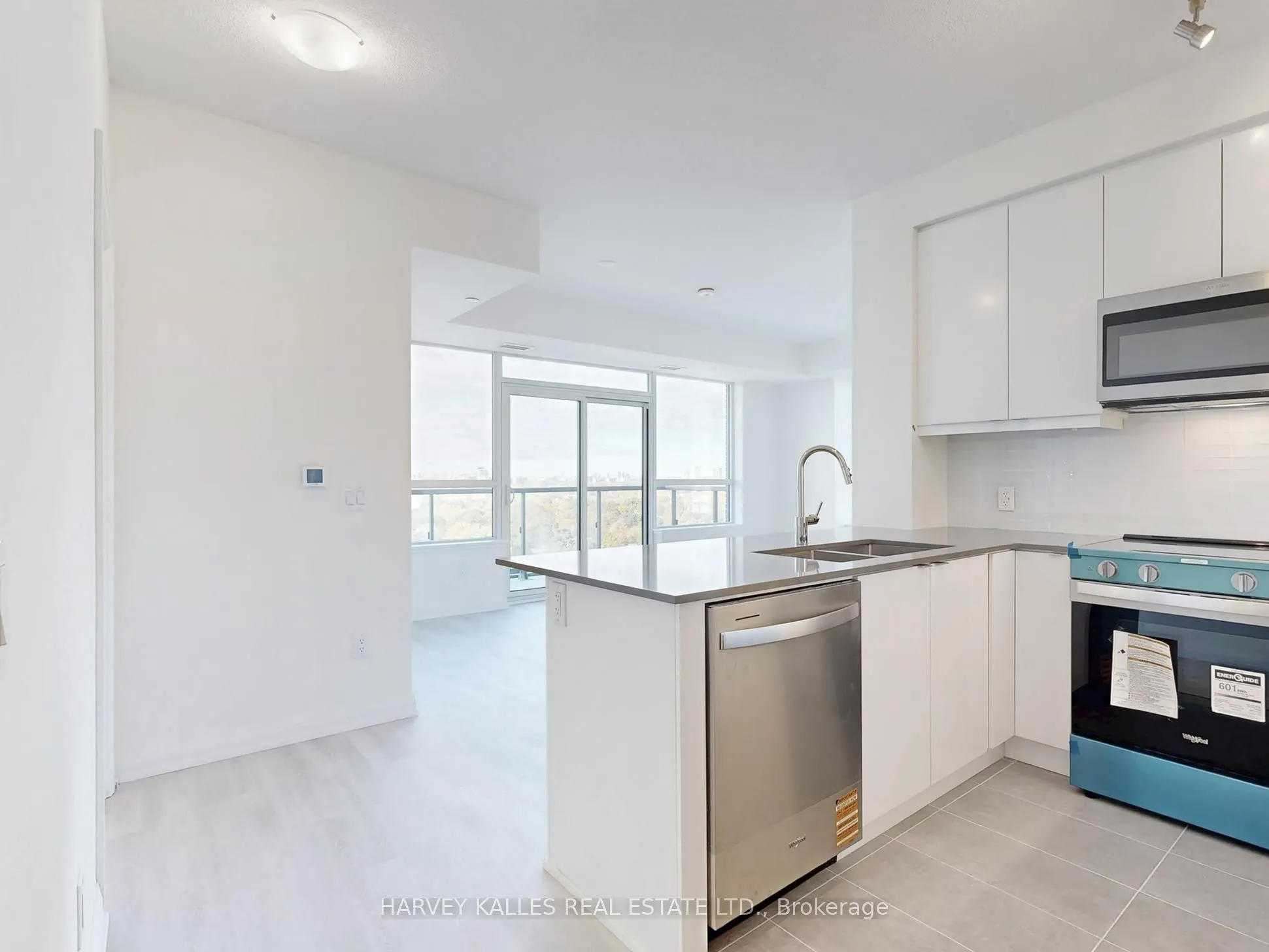 3260 Sheppard Avenue E, #1402
