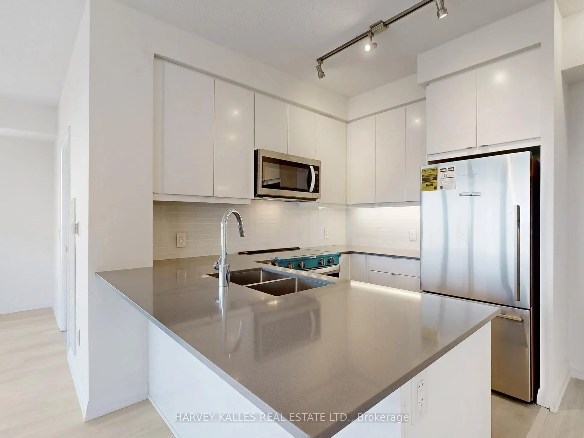 3260 Sheppard Avenue E, #1402