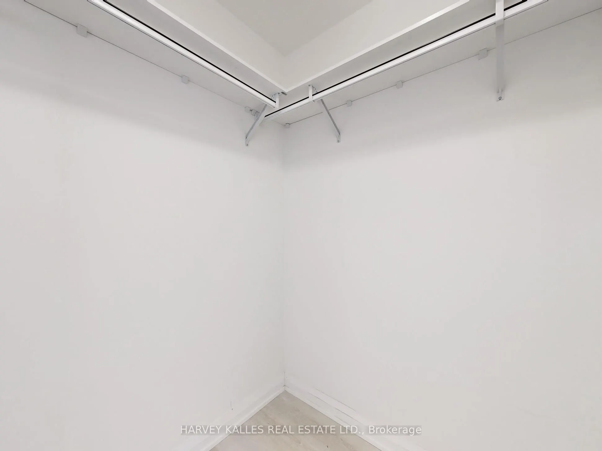 3260 Sheppard Avenue E, #1402