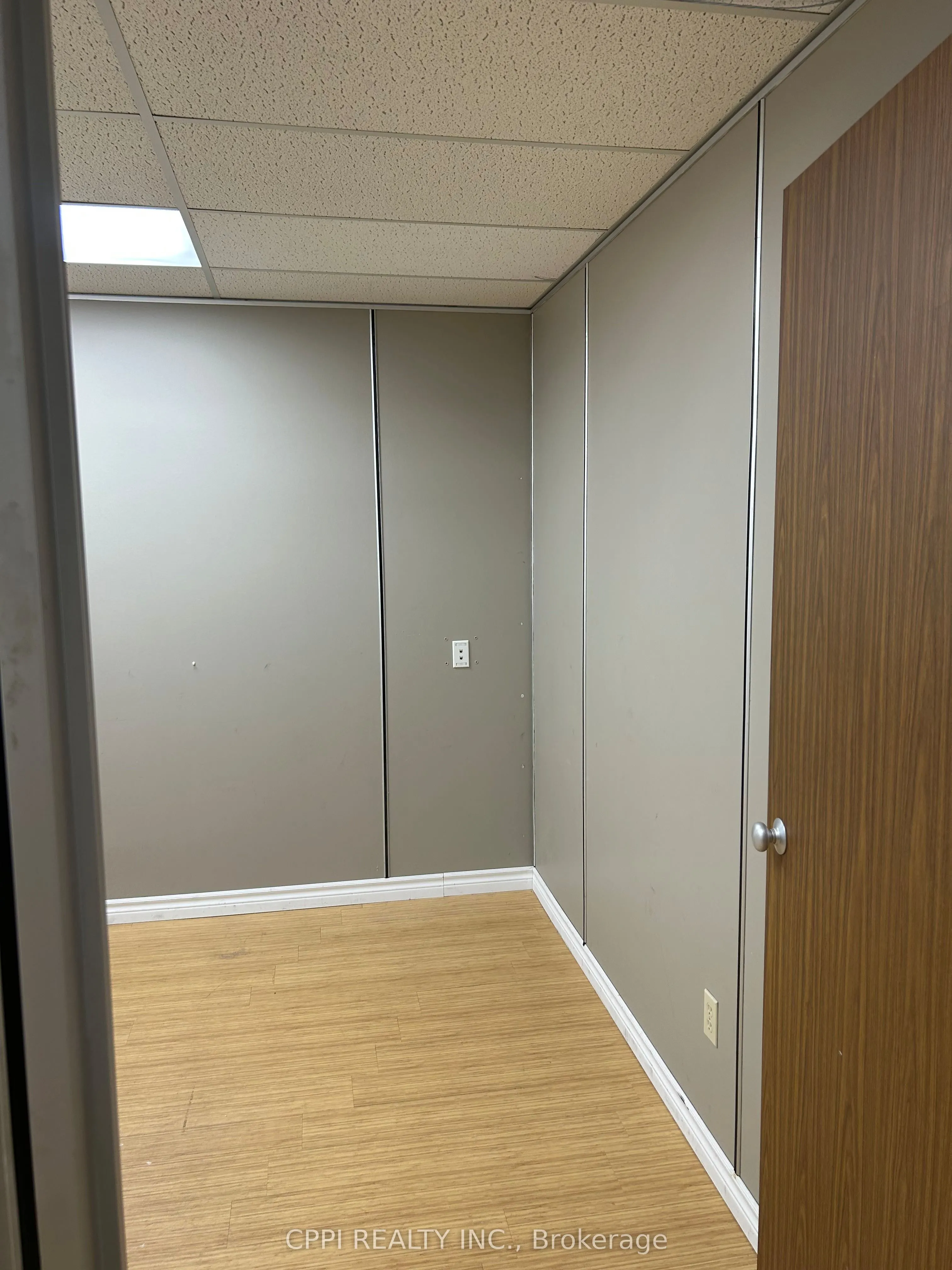 650 King Street E, #208