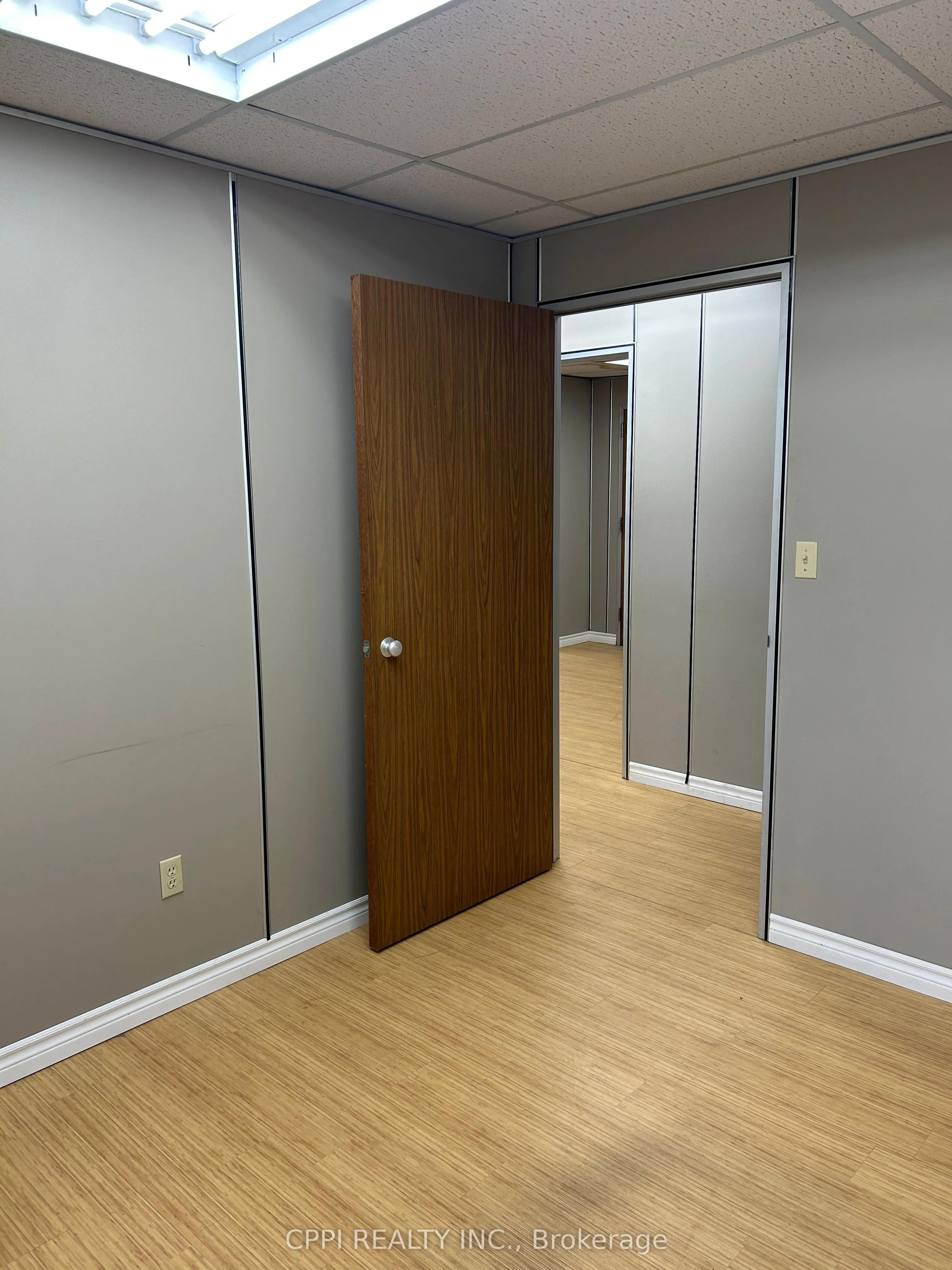 650 King Street E, #208