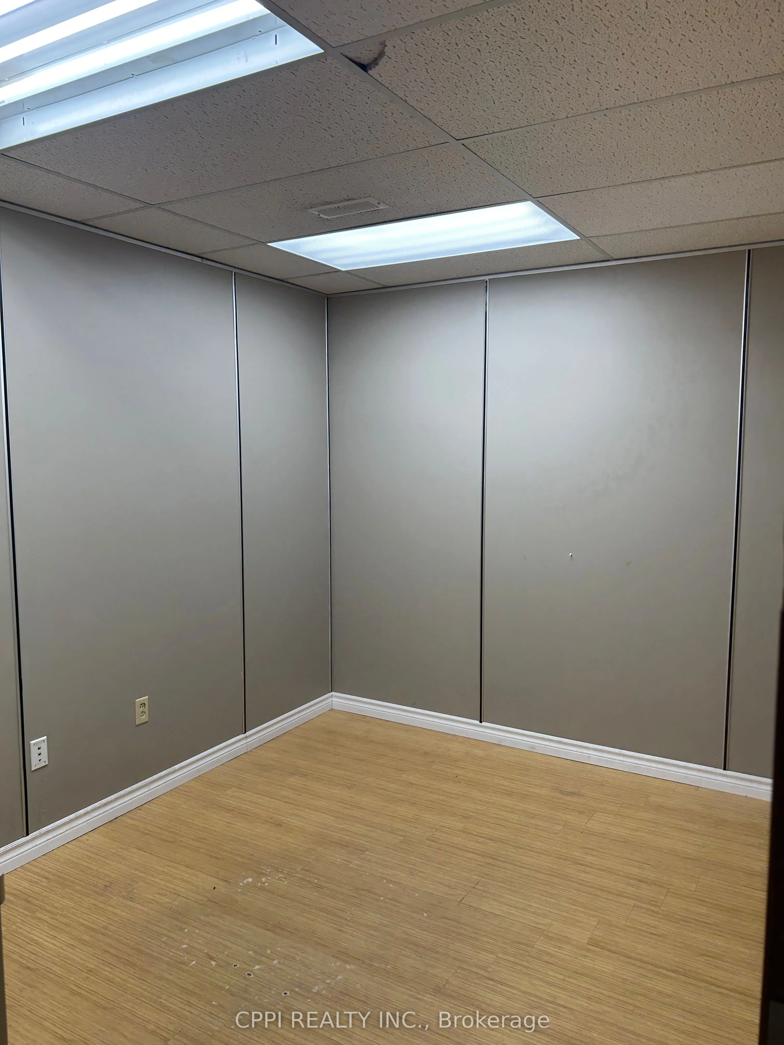 650 King Street E, #208