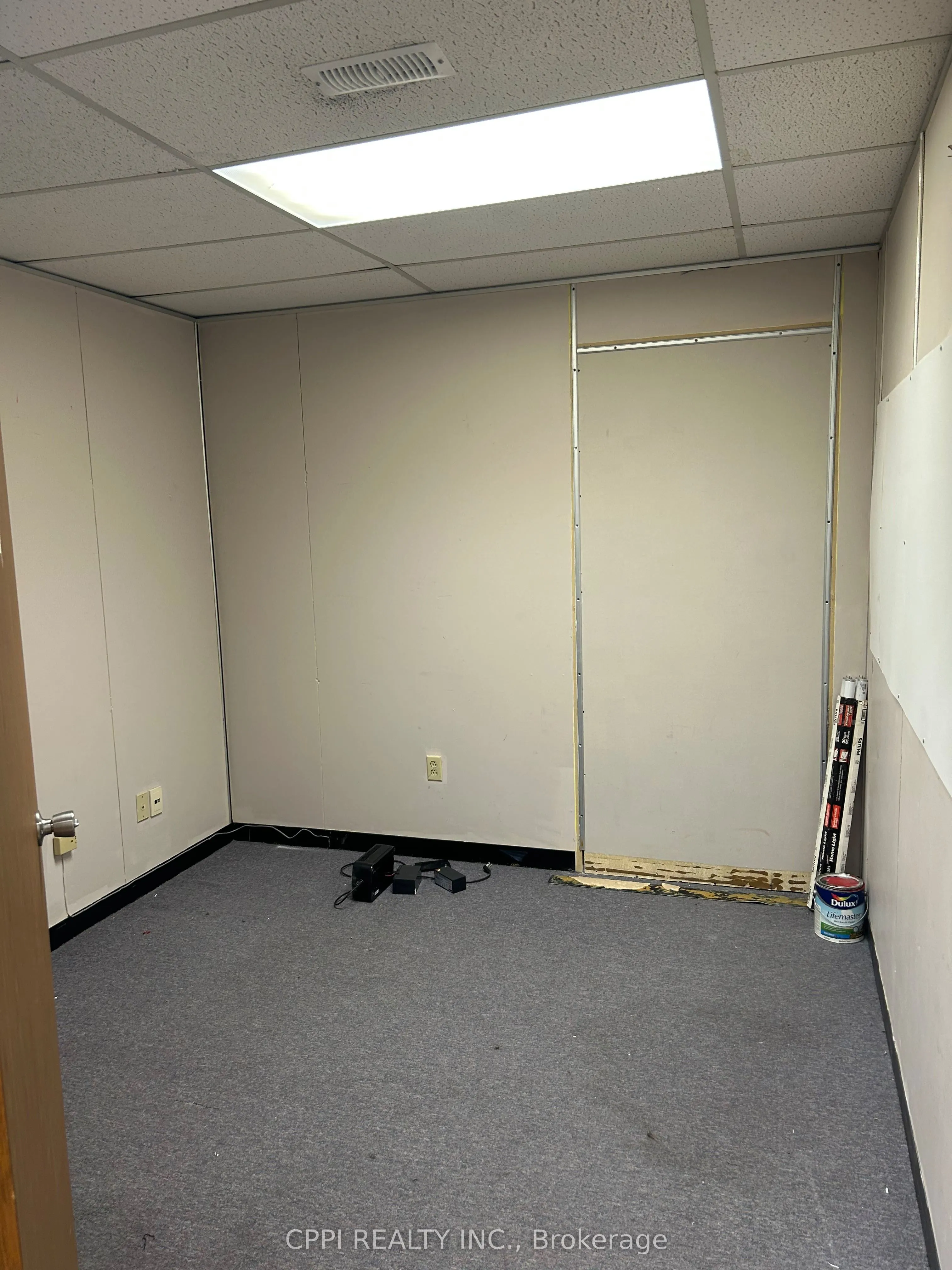 650 King Street E, #208