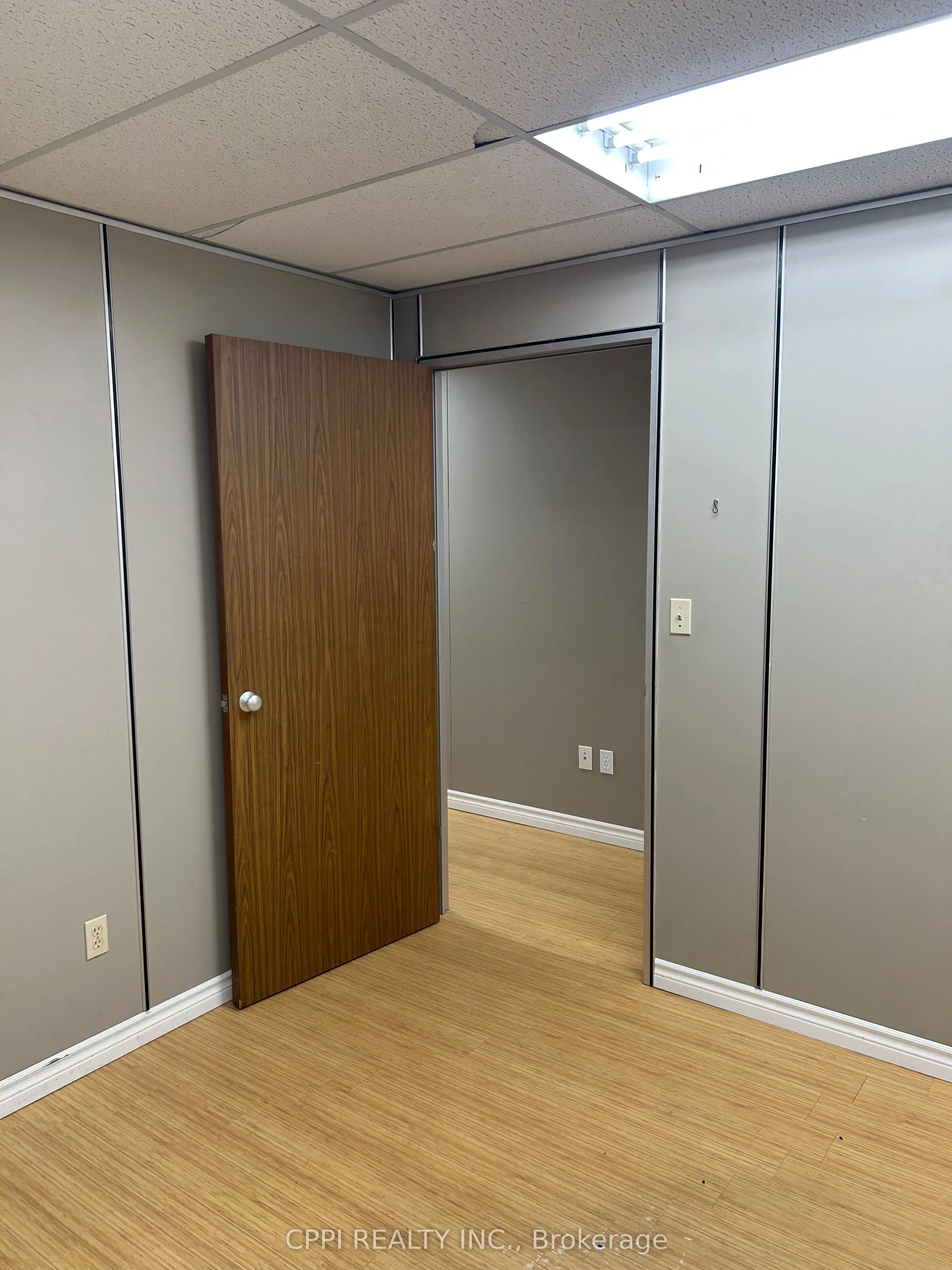 650 King Street E, #208