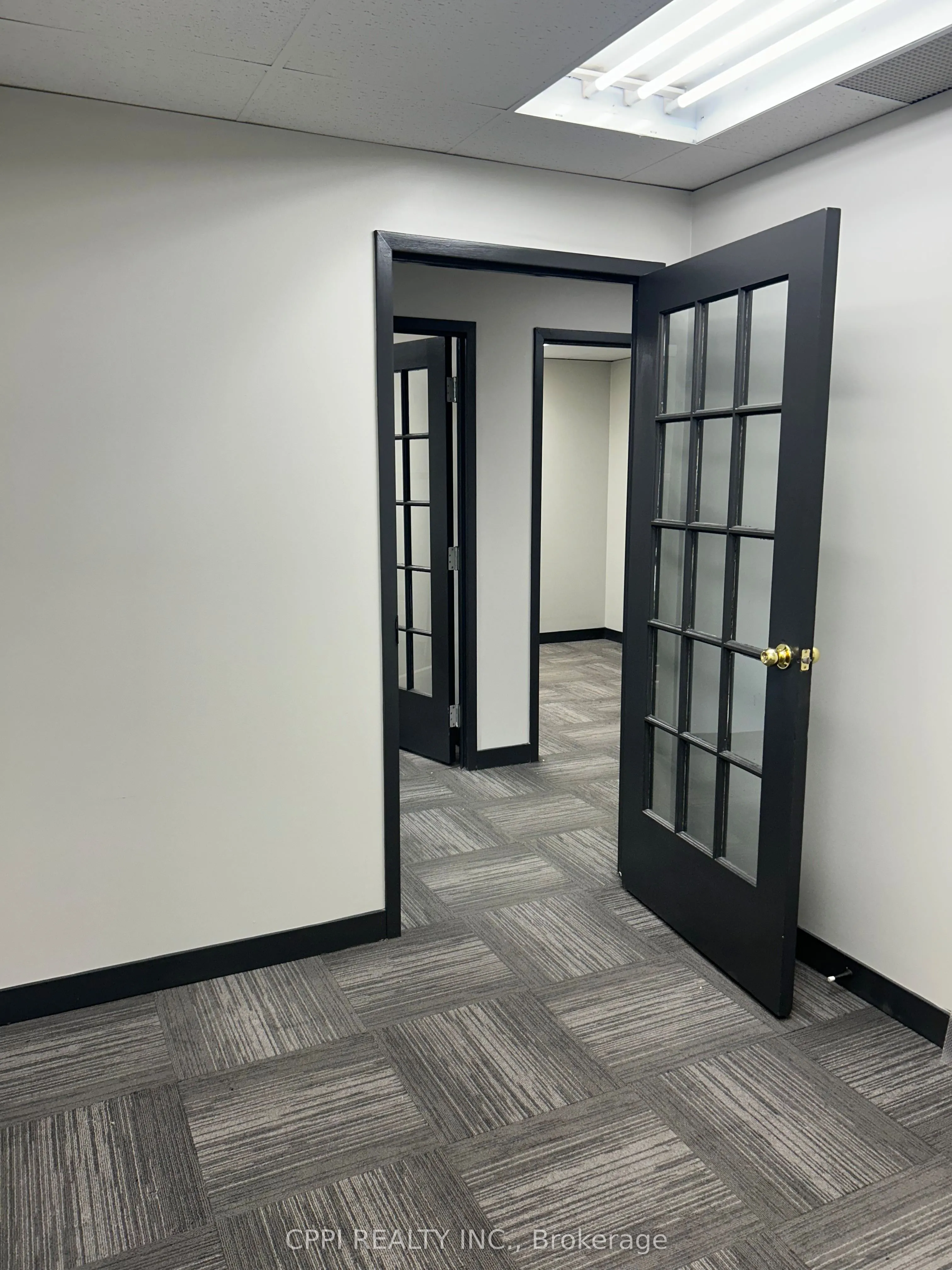 650 King Street E, #220