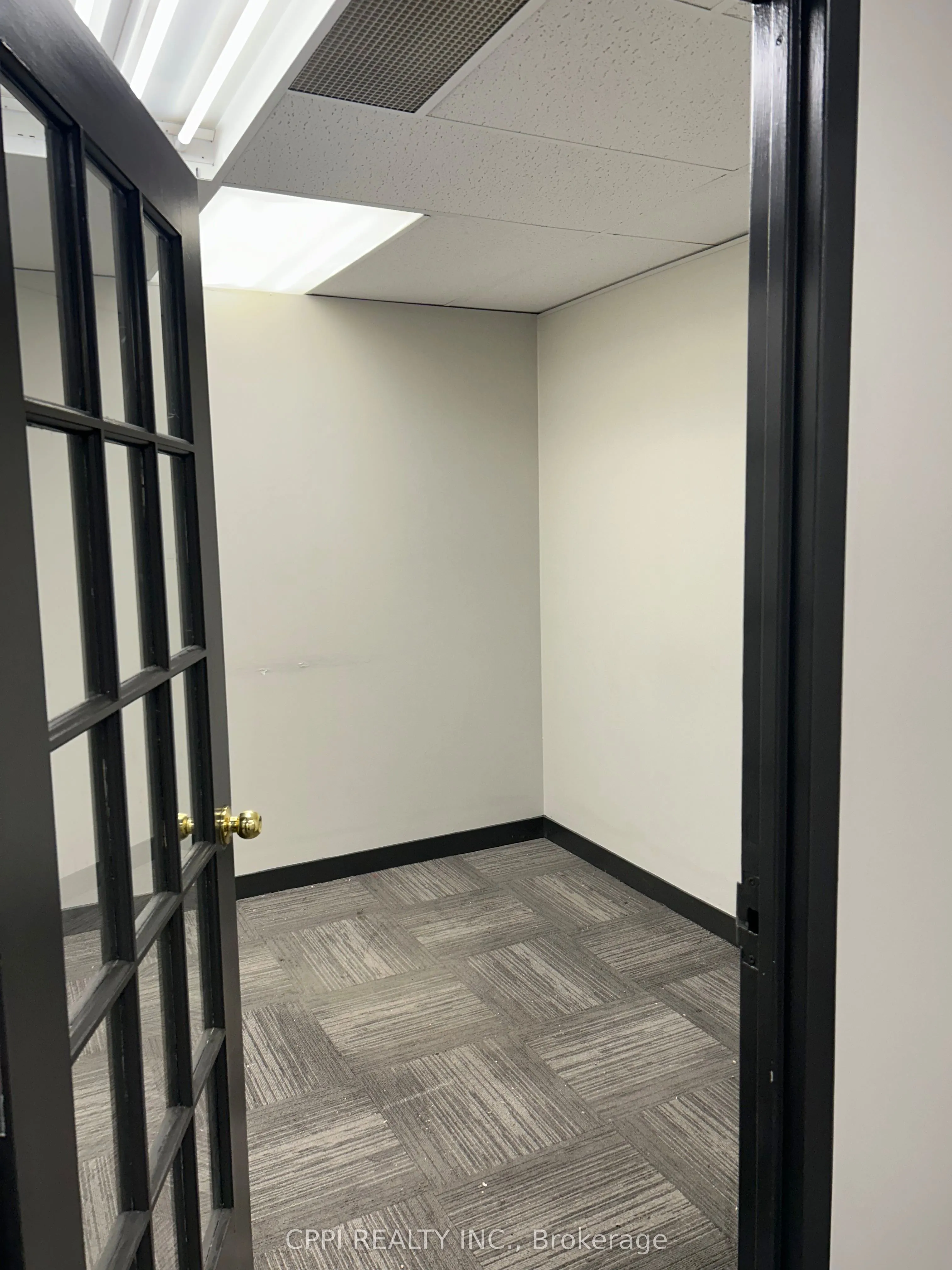 650 King Street E, #220