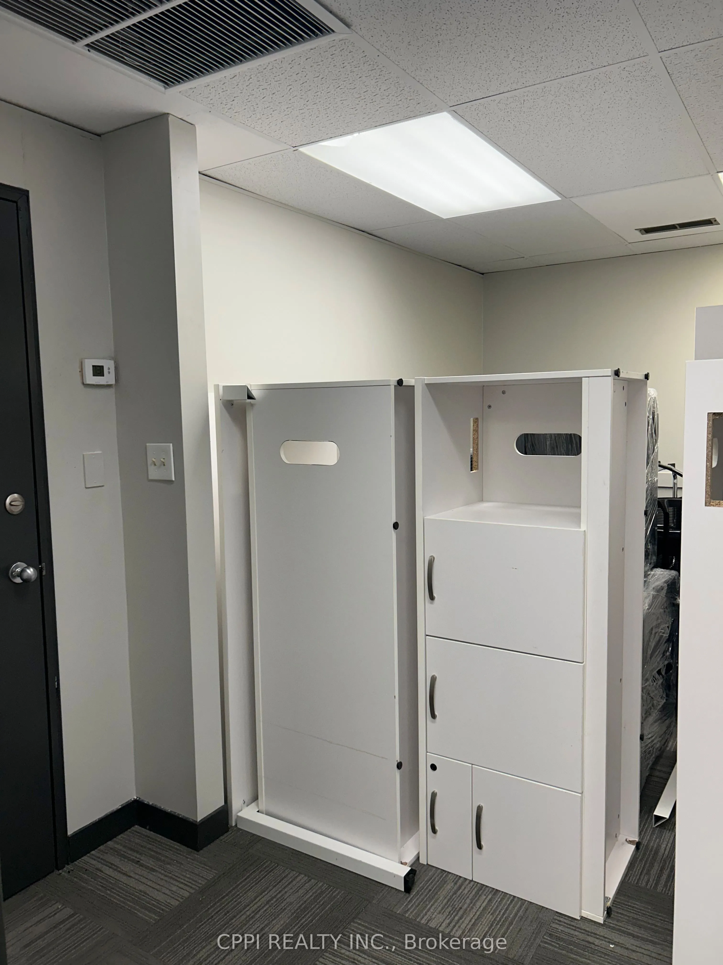 650 King Street E, #220