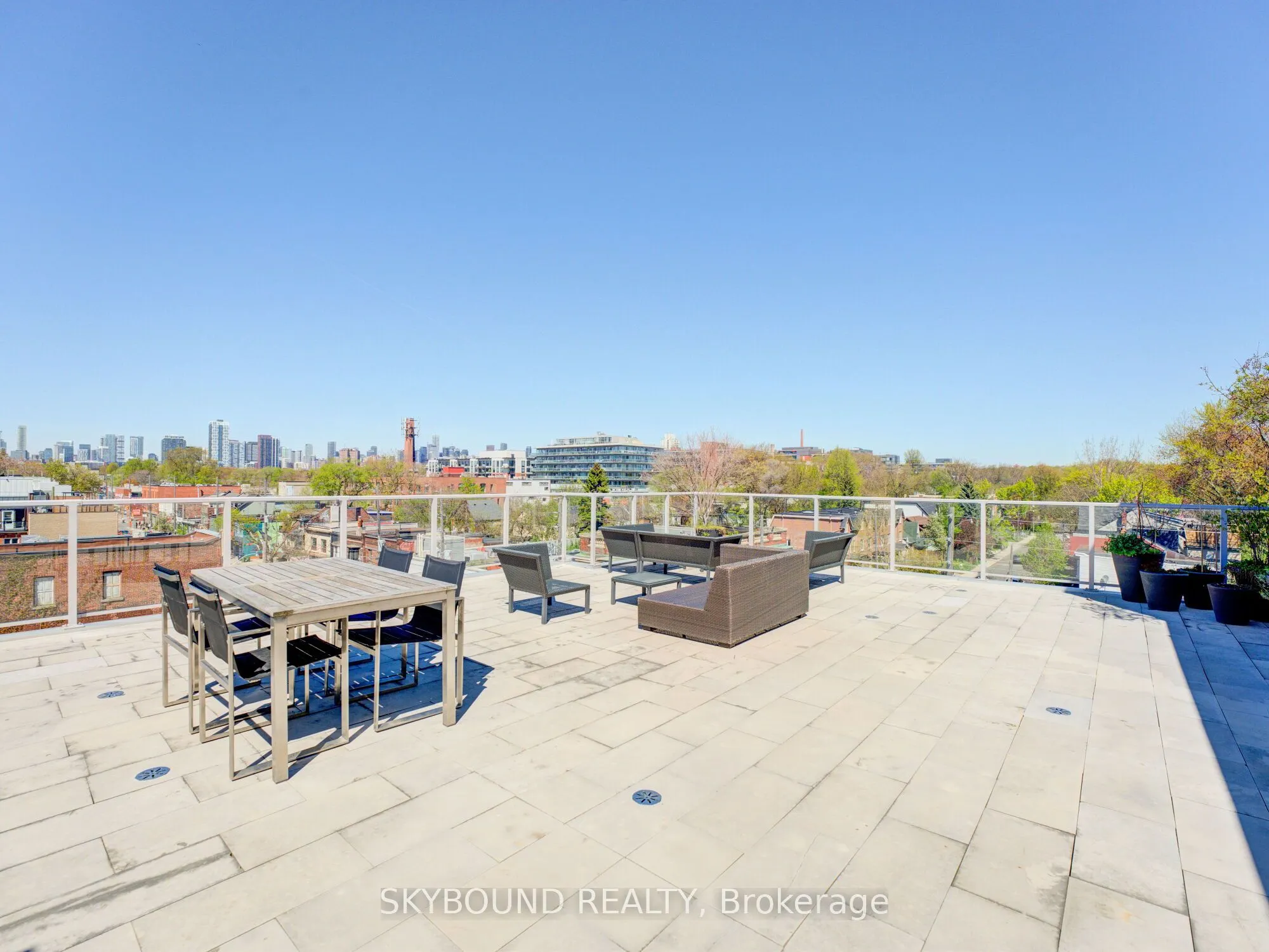 1003 Queen Street E, #302