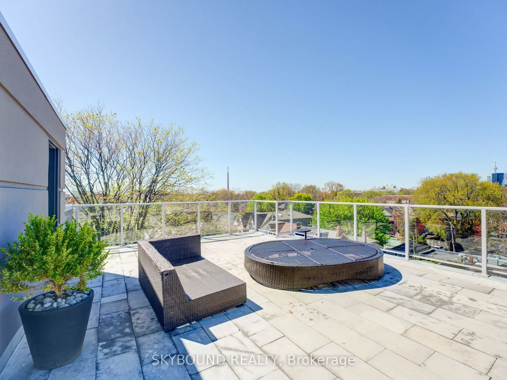 1003 Queen Street E, #302