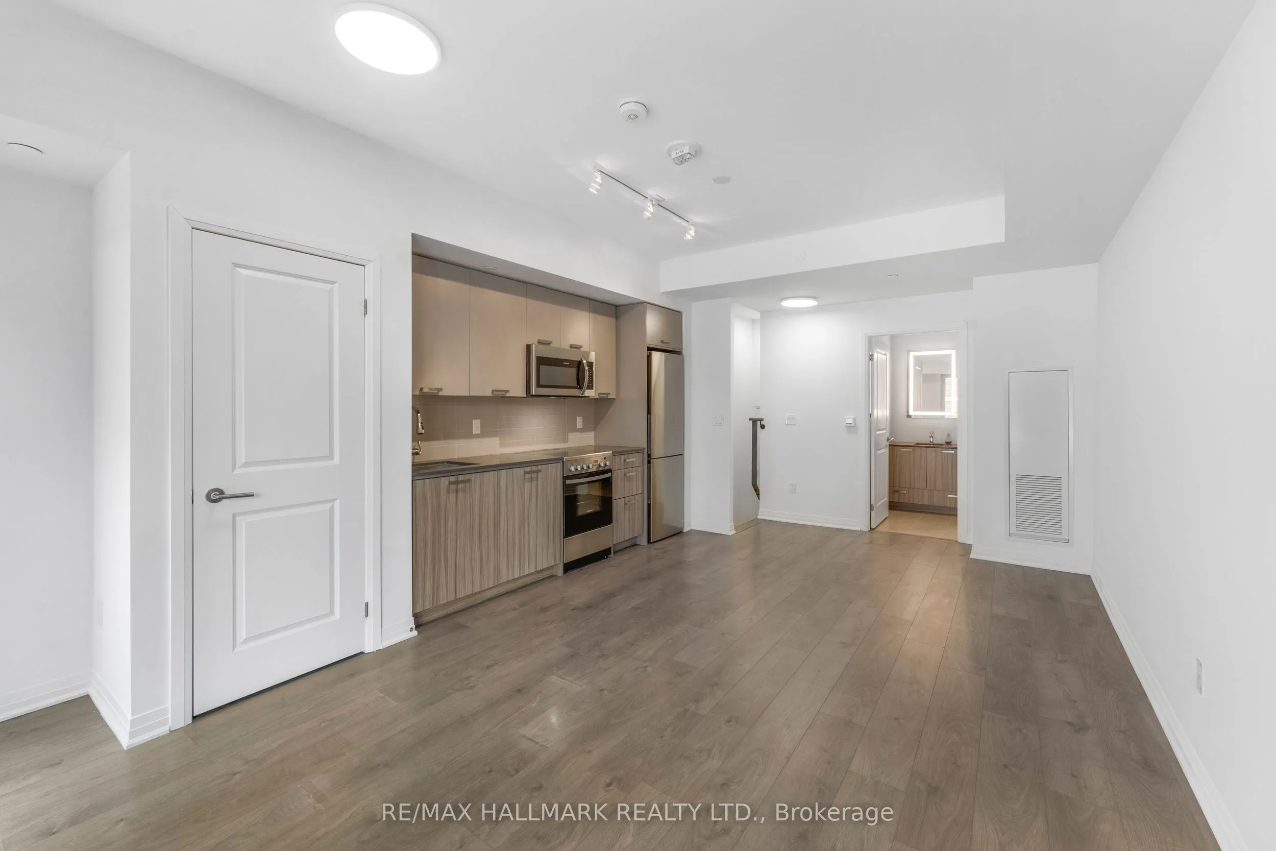 2301 Danforth Avenue, #TH 103