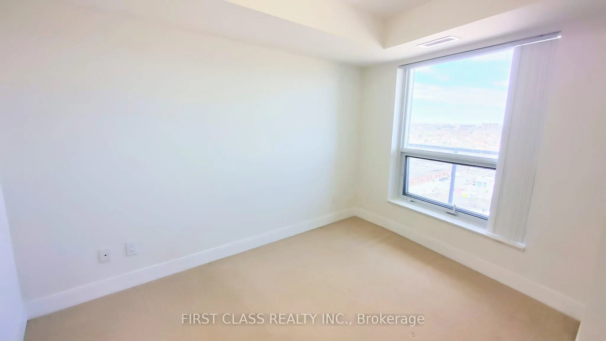 135 Village Green Square, #1616