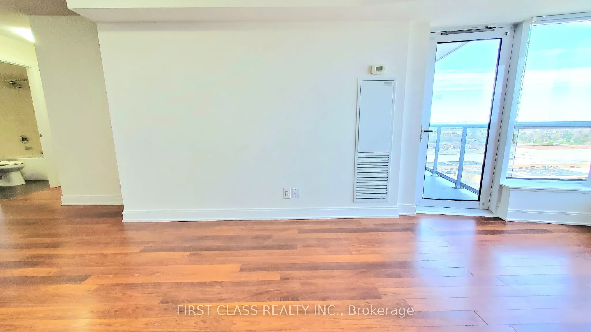 135 Village Green Square, #1616