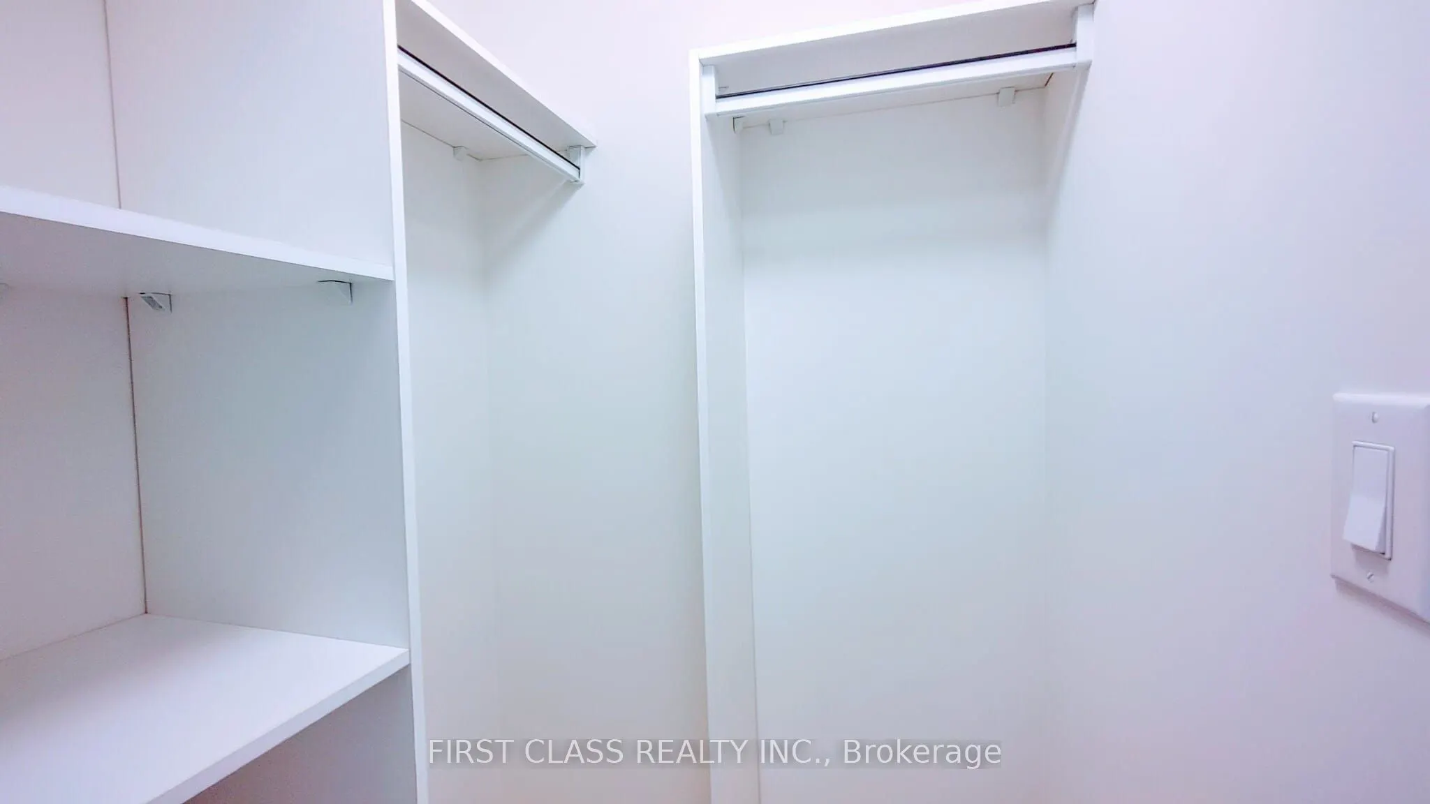 135 Village Green Square, #1616