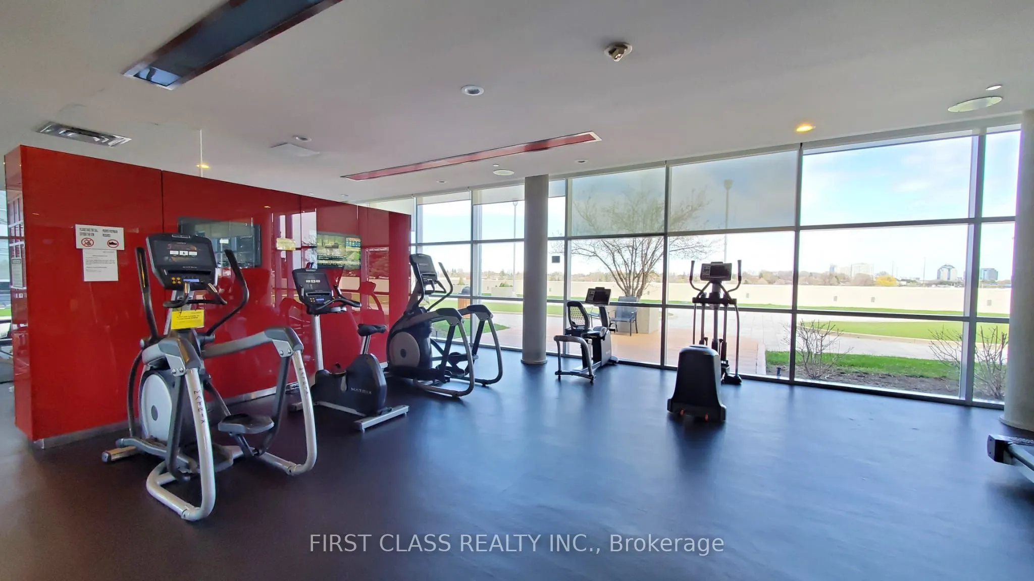 135 Village Green Square, #1616