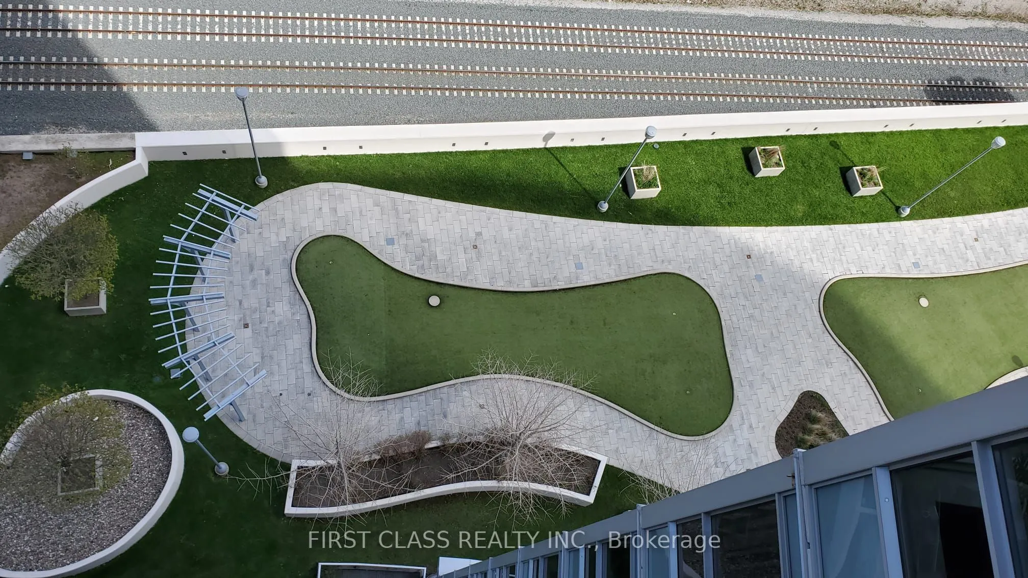 135 Village Green Square, #1616