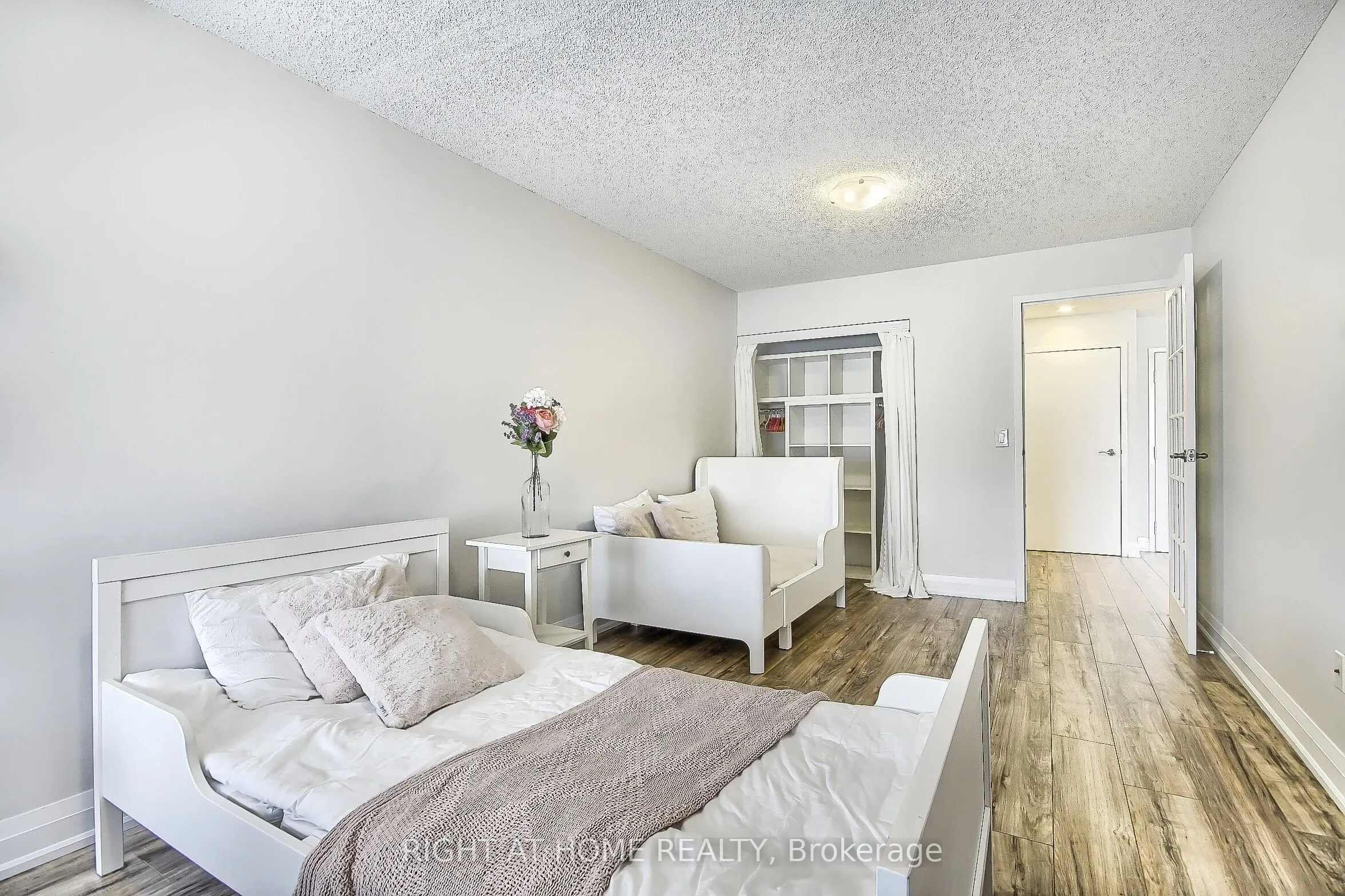 955 O'connor Drive E, #Ph7