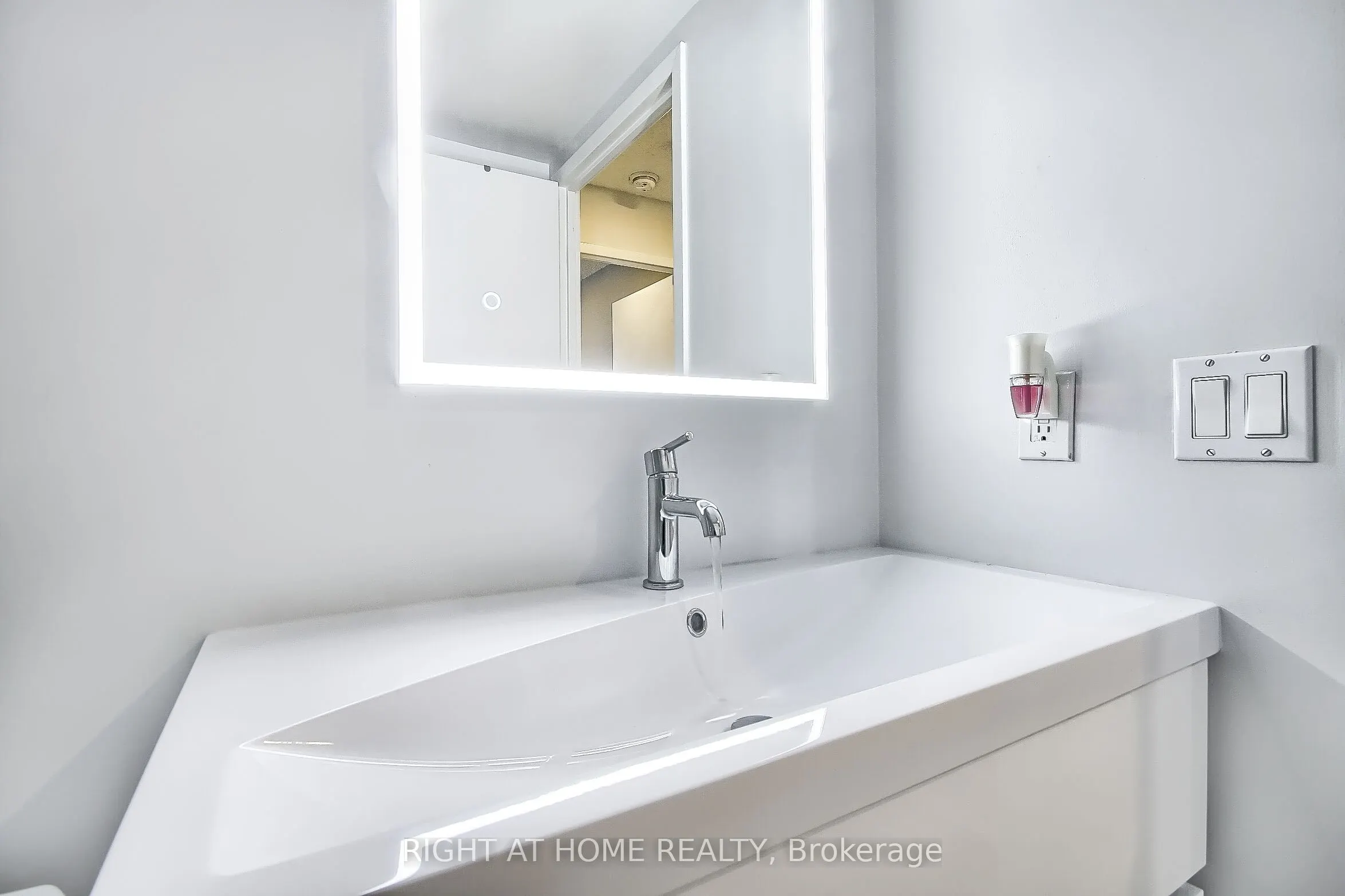 955 O'connor Drive E, #Ph7