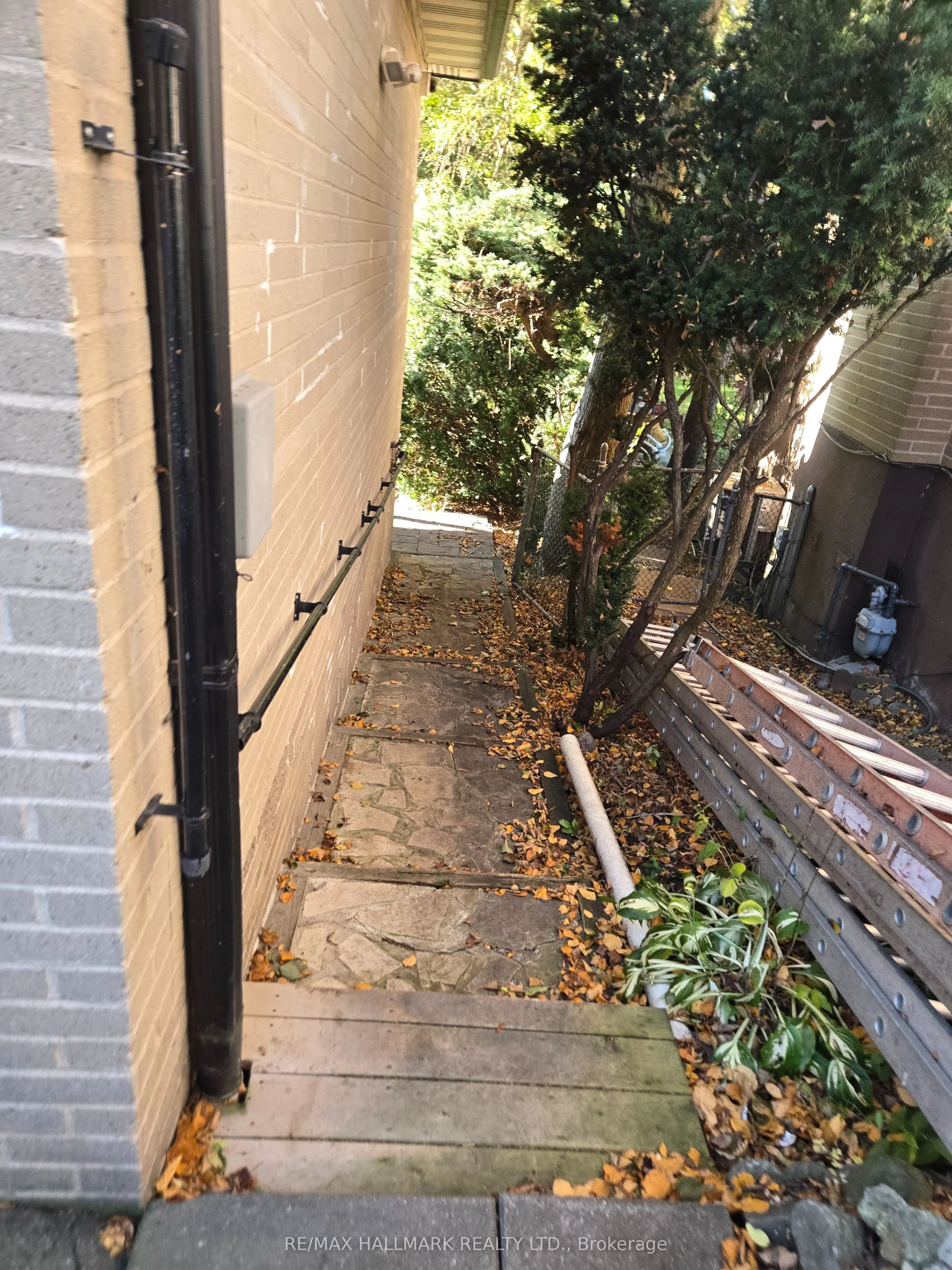 15 Burnview Crescent