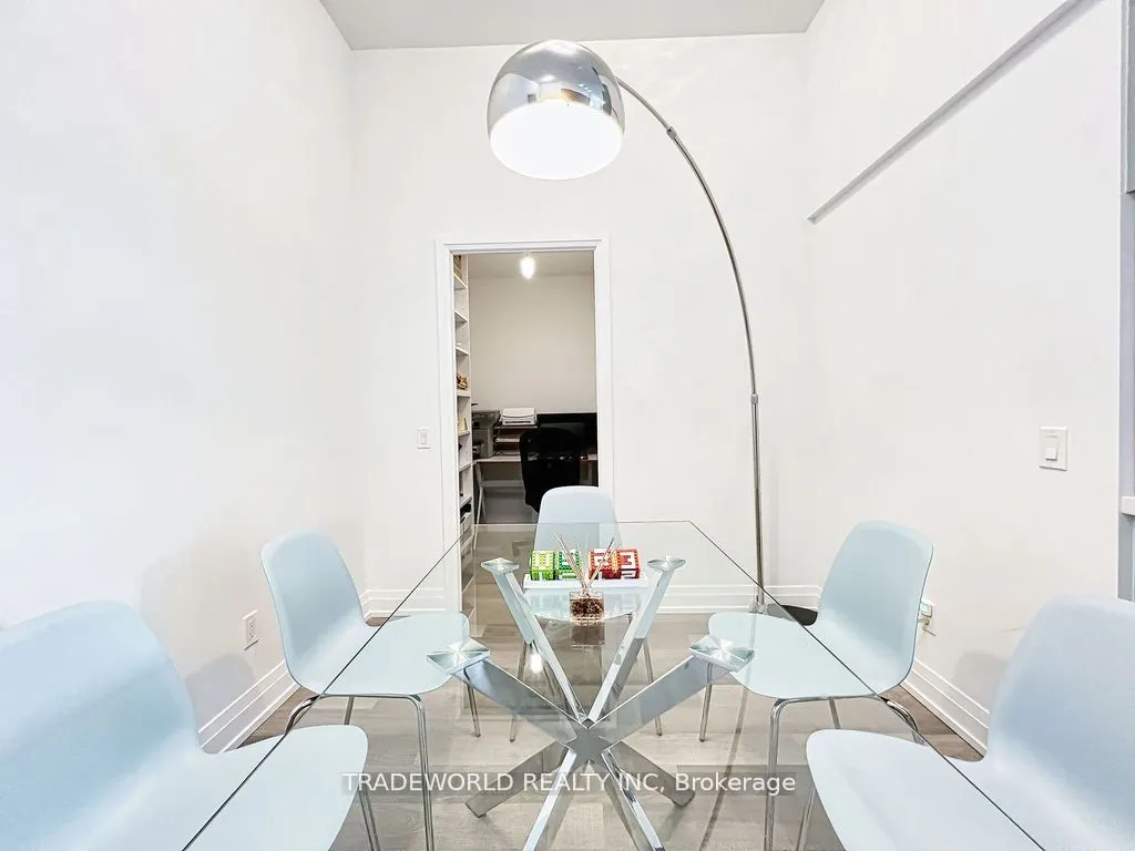 3121 Sheppard Avenue E, #211