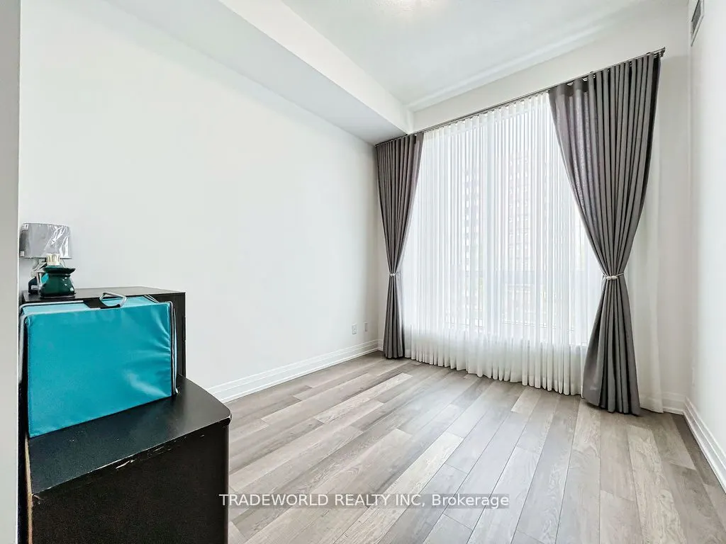 3121 Sheppard Avenue E, #211