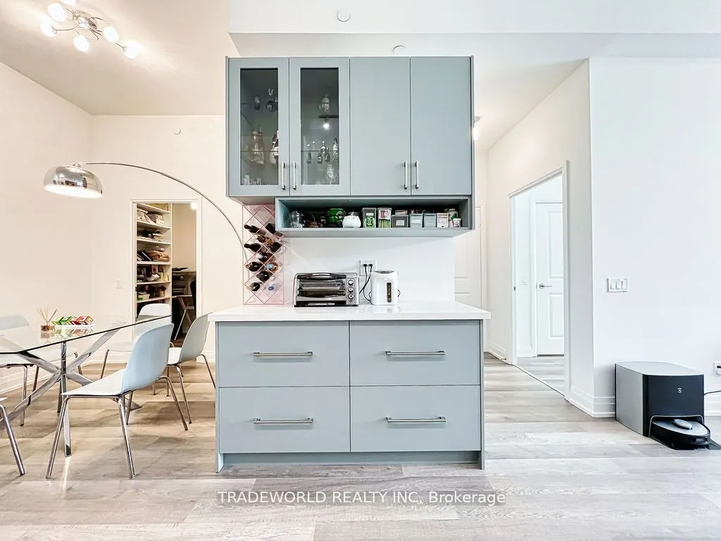 3121 Sheppard Avenue E, #211