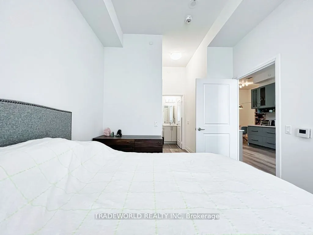 3121 Sheppard Avenue E, #211